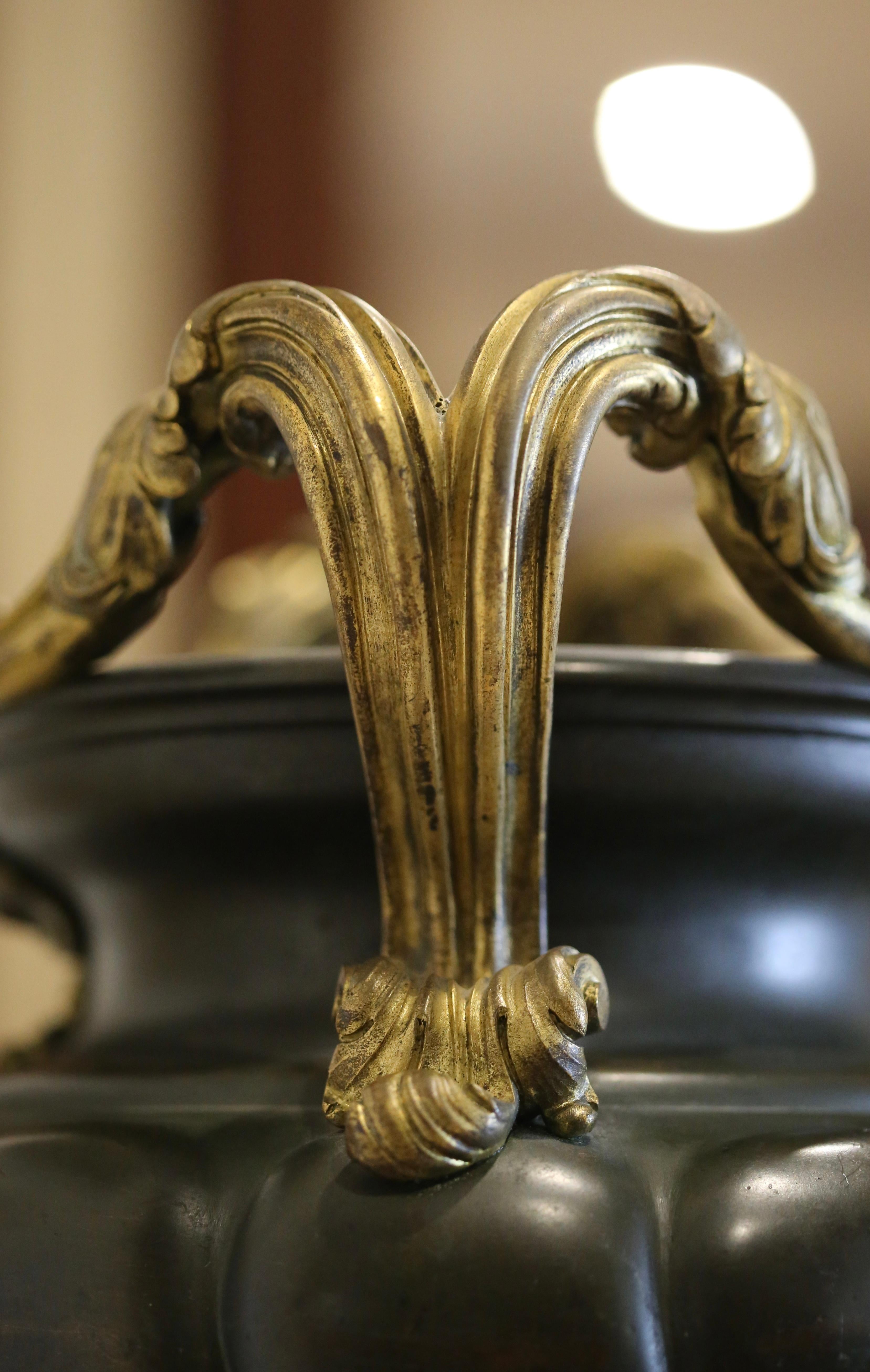 Urne en bronze français de la fin du XIXe siècle - Christie's 2011 Auction en vente 12