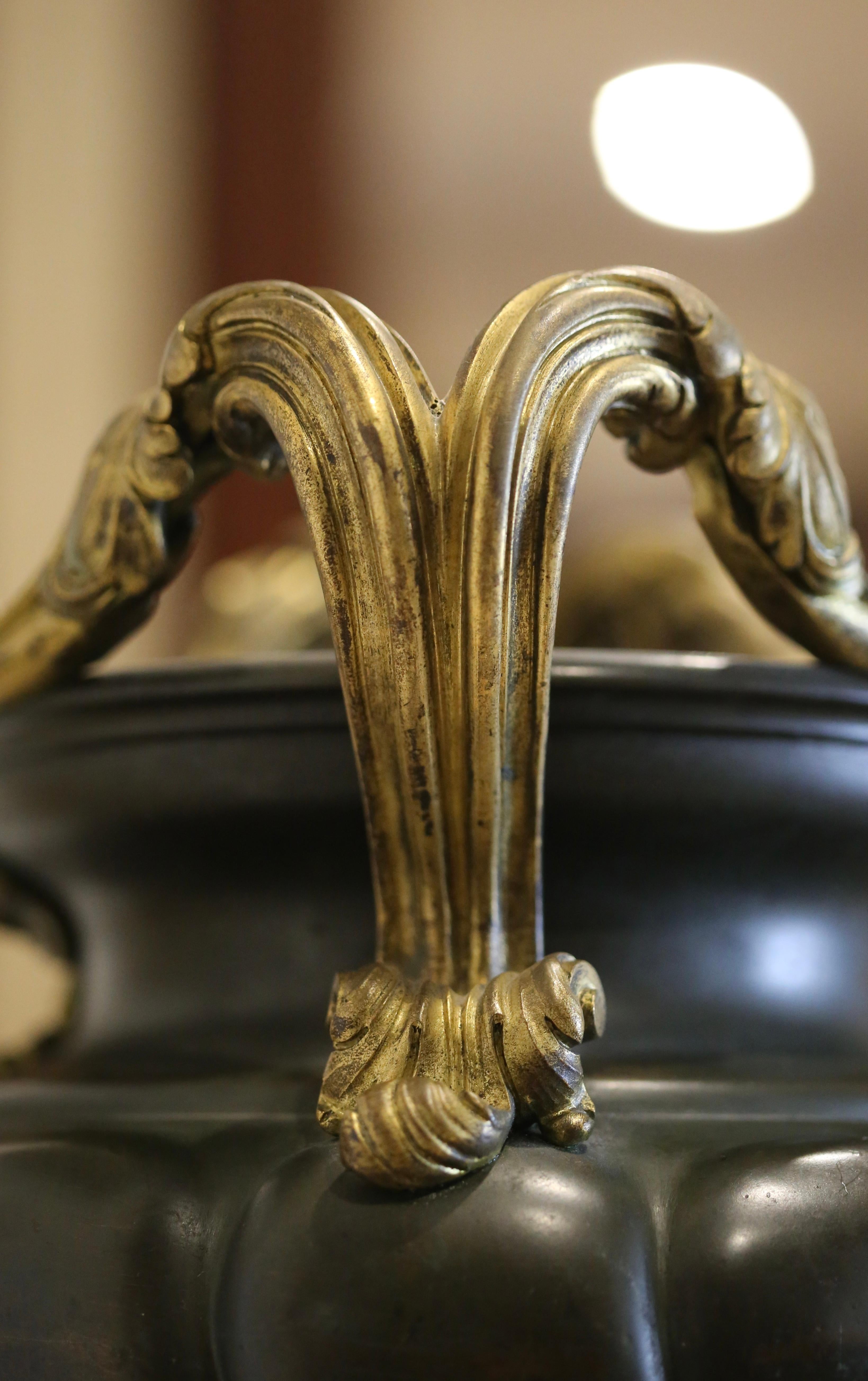 Urne en bronze français de la fin du XIXe siècle - Christie's 2011 Auction en vente 14
