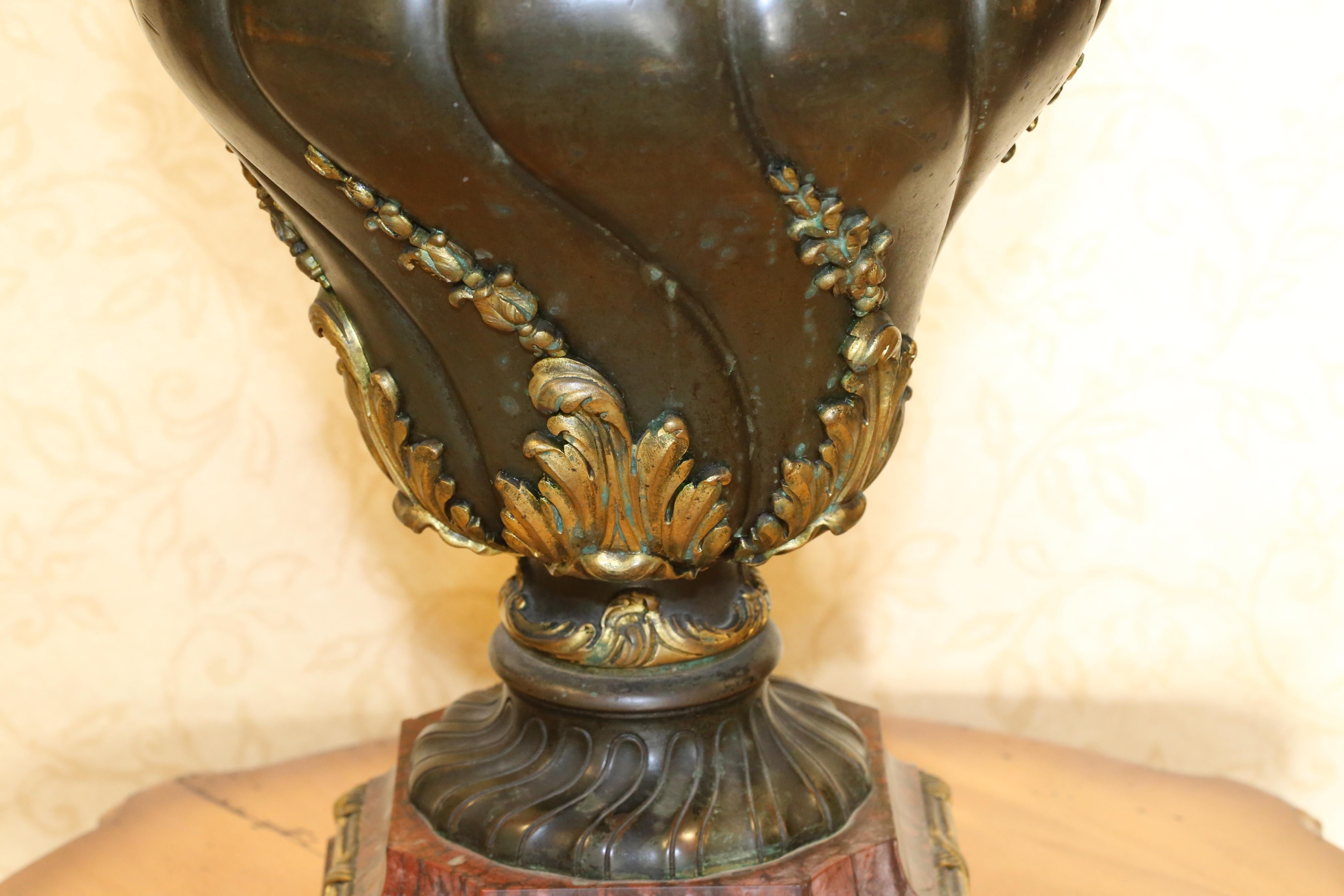 Bronze Urne en bronze français de la fin du XIXe siècle - Christie's 2011 Auction en vente