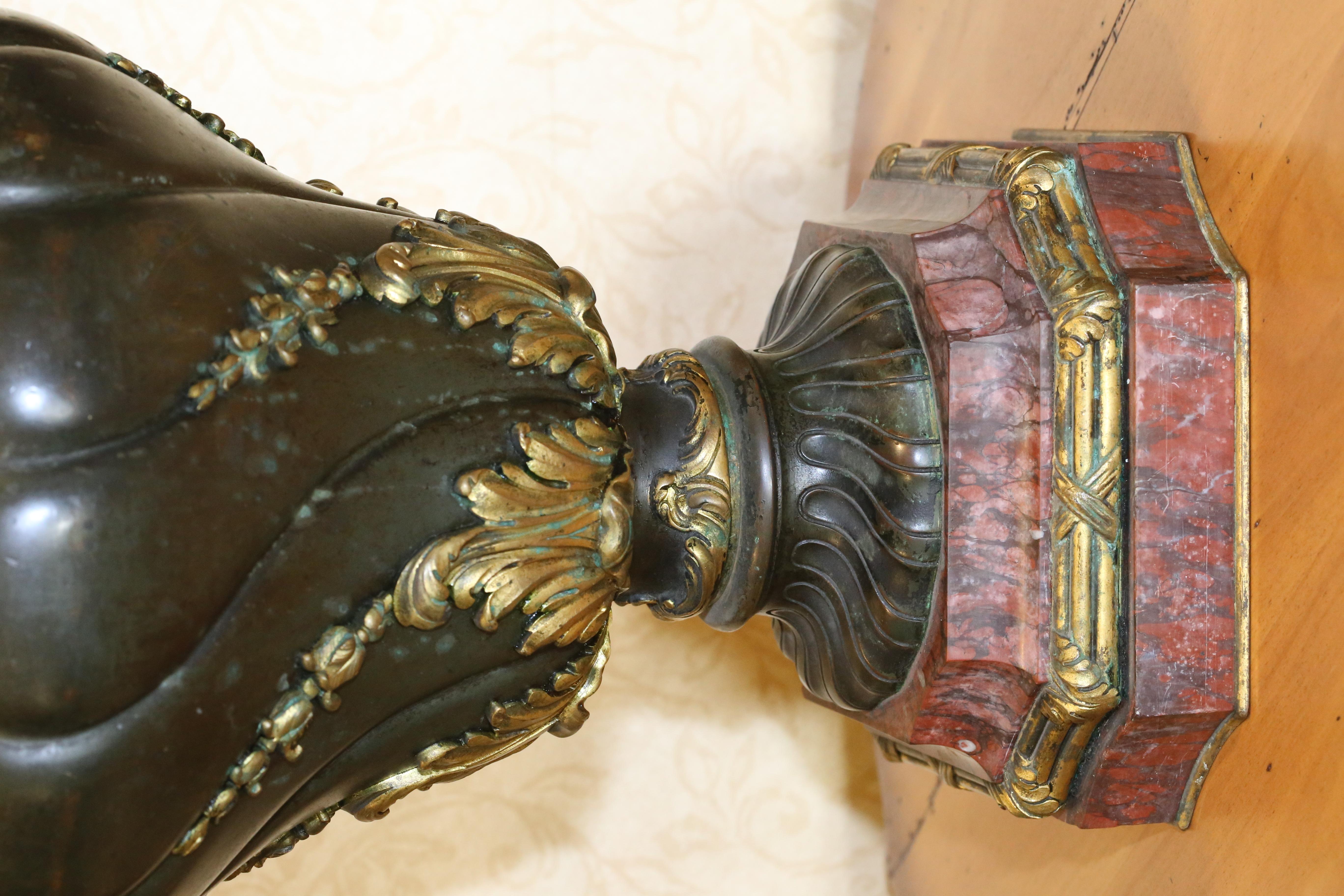 Urne en bronze français de la fin du XIXe siècle - Christie's 2011 Auction en vente 1