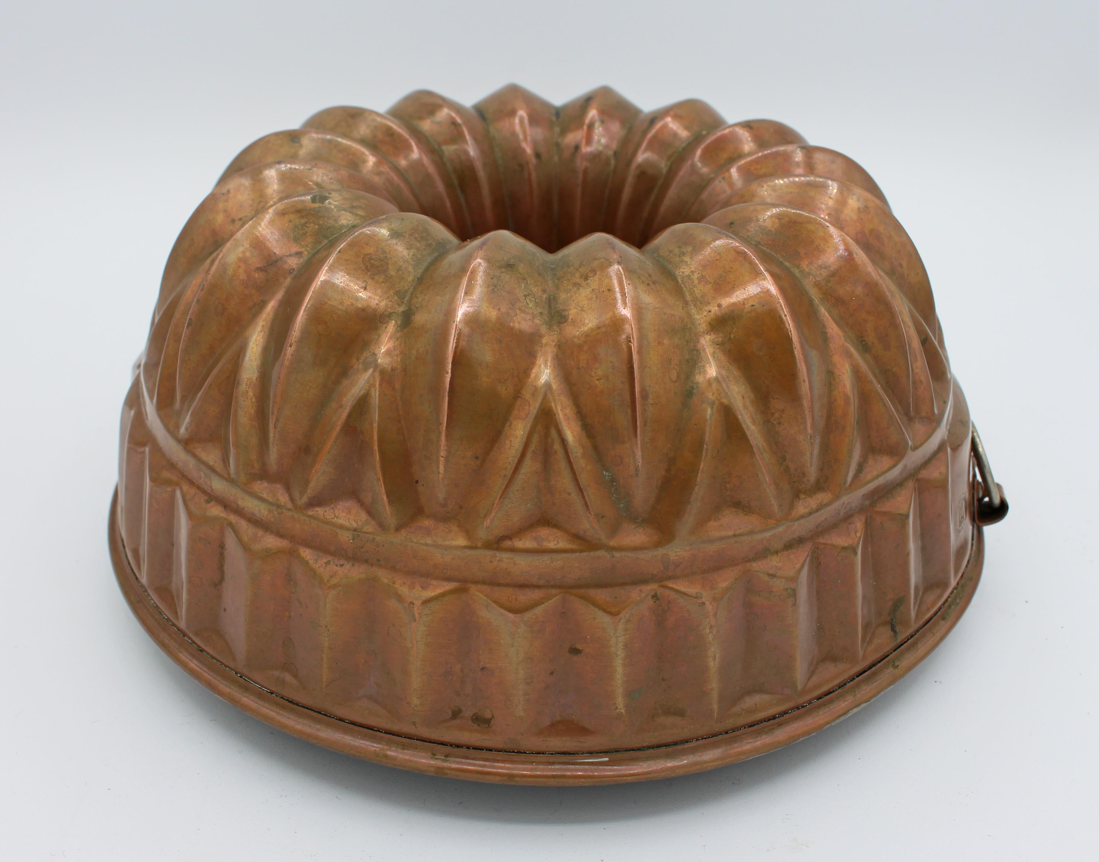 Late 19th Century French Bundt Cake Copper Mold In Good Condition For Sale In Chapel Hill, NC