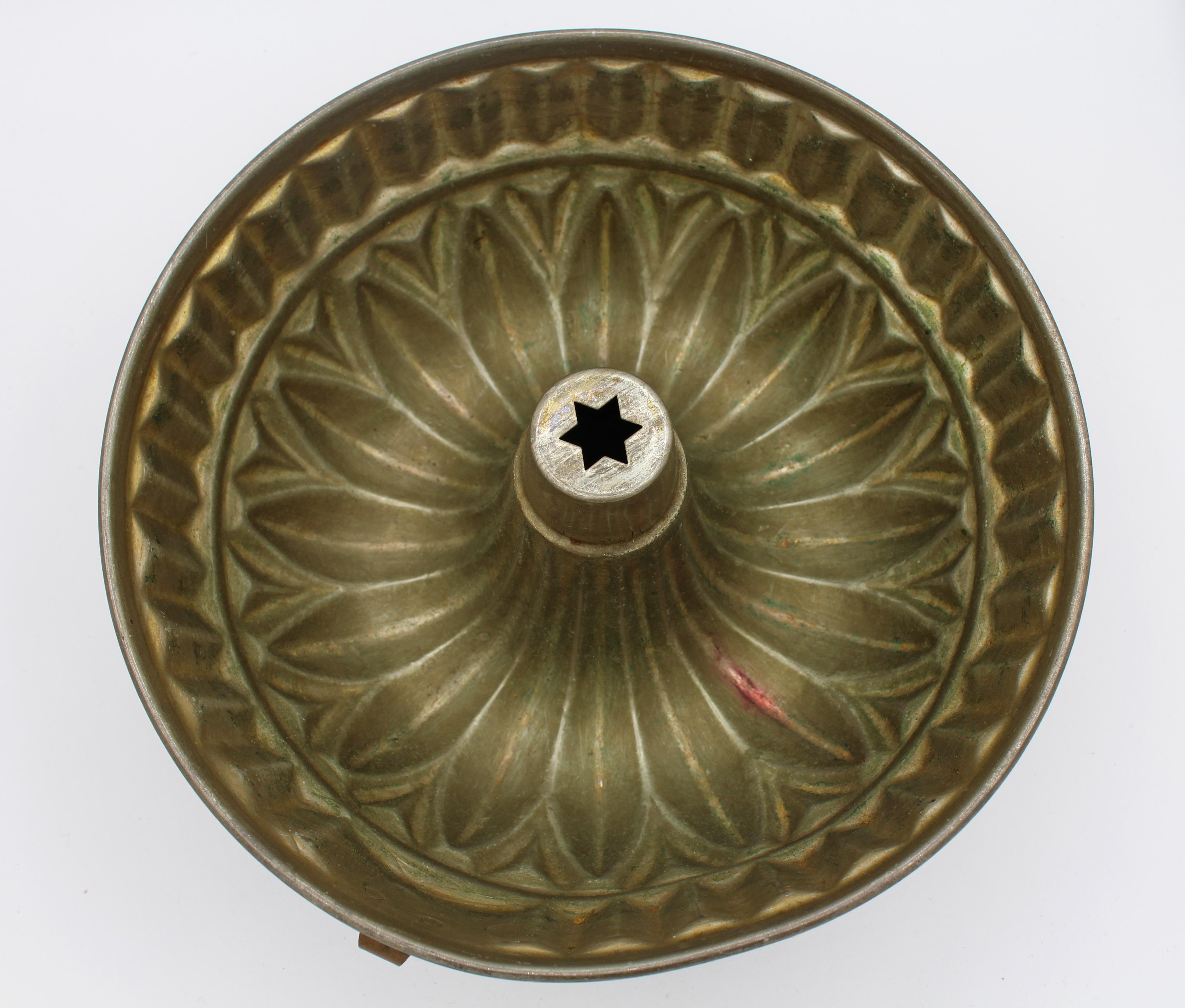 Late 19th Century French Bundt Cake Copper Mold For Sale 2