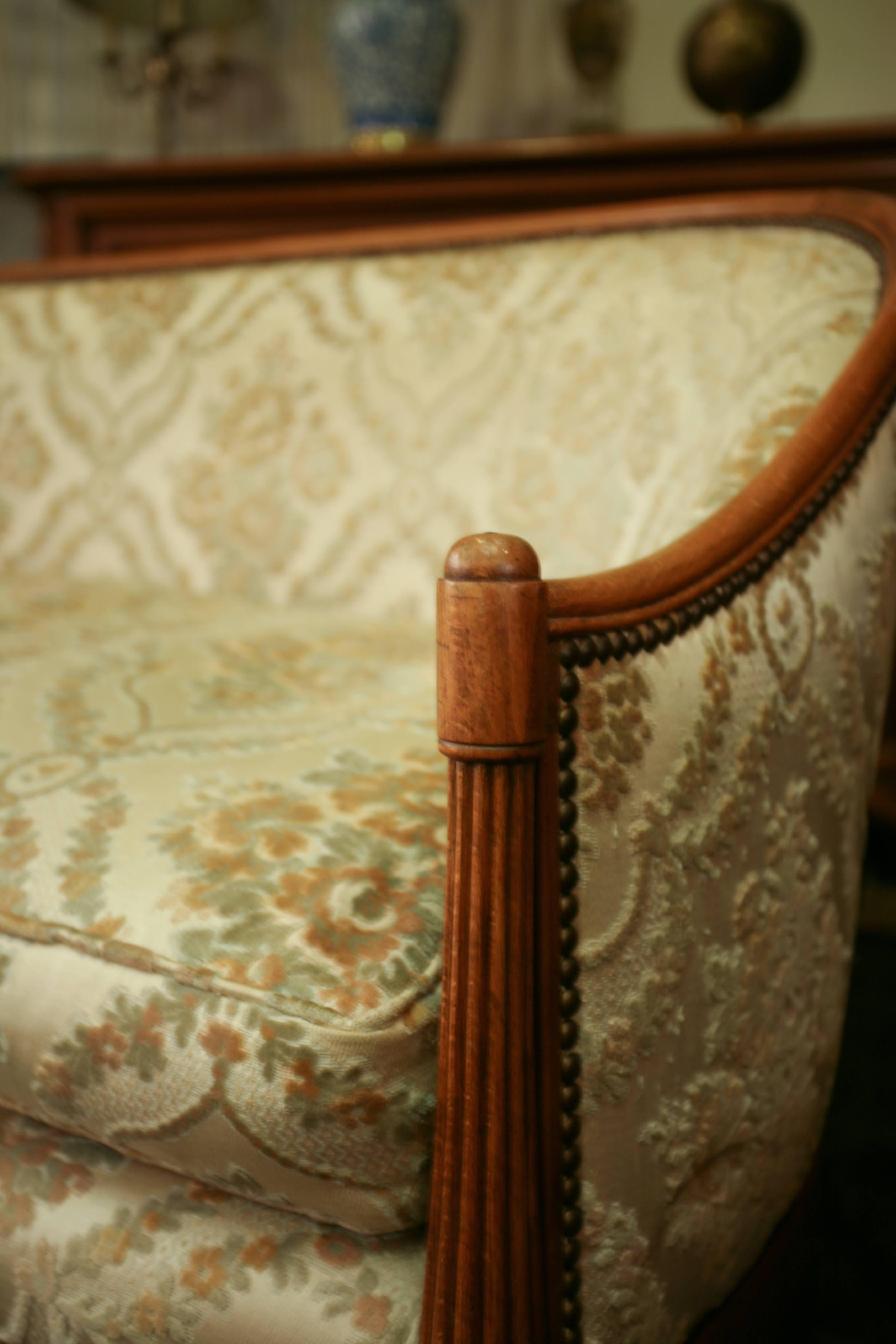 Late 19th Century French Canapé with Silk Upholstery In Good Condition For Sale In Sofia, BG