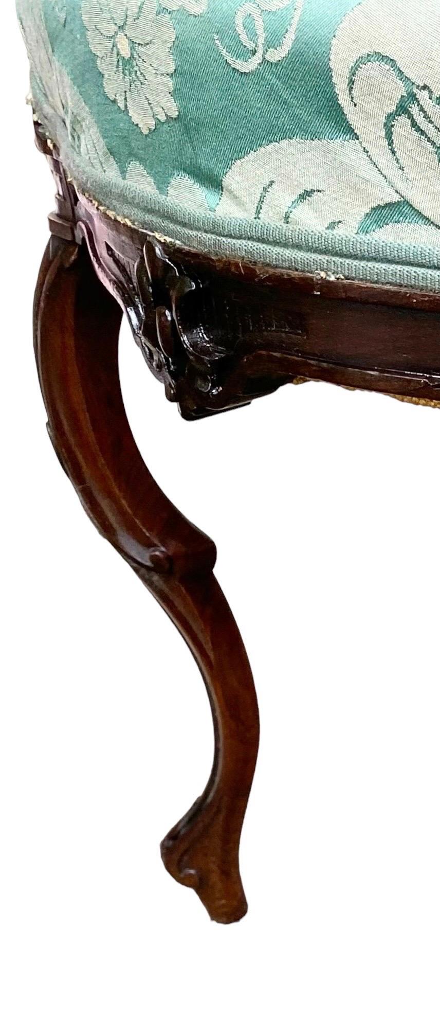 Chaise d'appoint en acajou sculpté de la fin du XIXe siècle Bon état - En vente à New Orleans, LA
