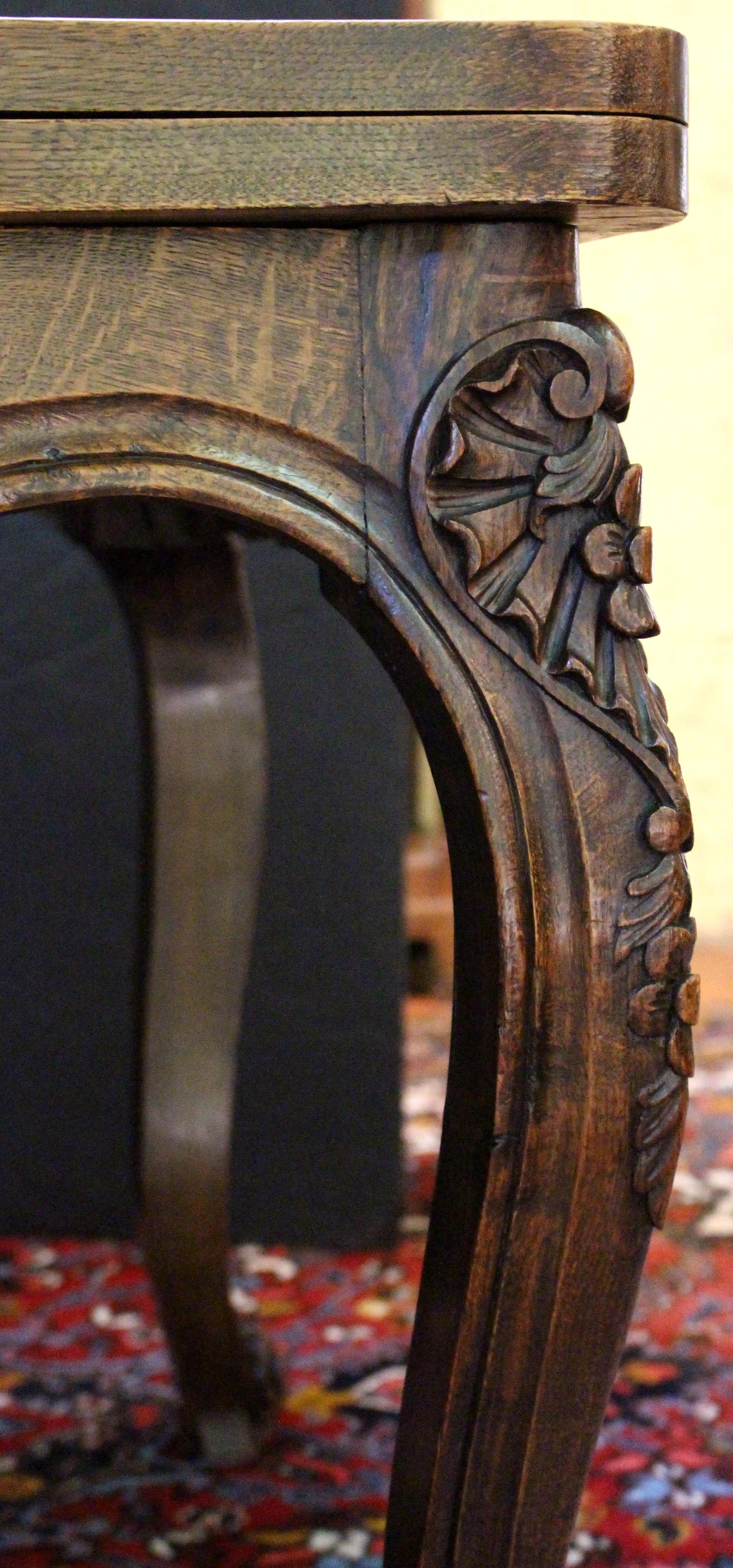 Table de salle à manger à tiroirs en parquet sculpté de la fin du XIXe siècle Bon état - En vente à Chapel Hill, NC