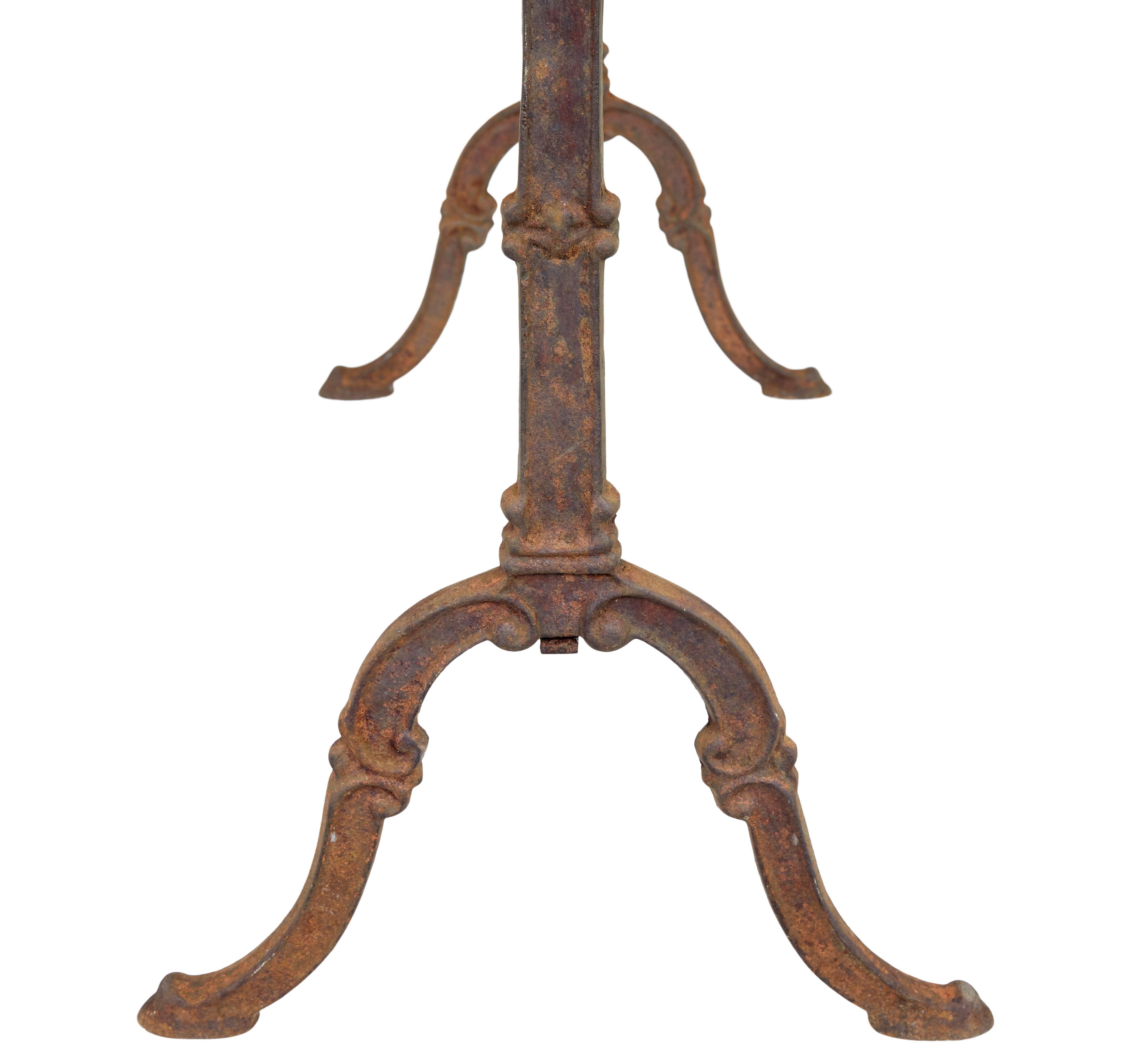 Fait main Table d'appoint en fonte française de la fin du XIXe siècle en vente