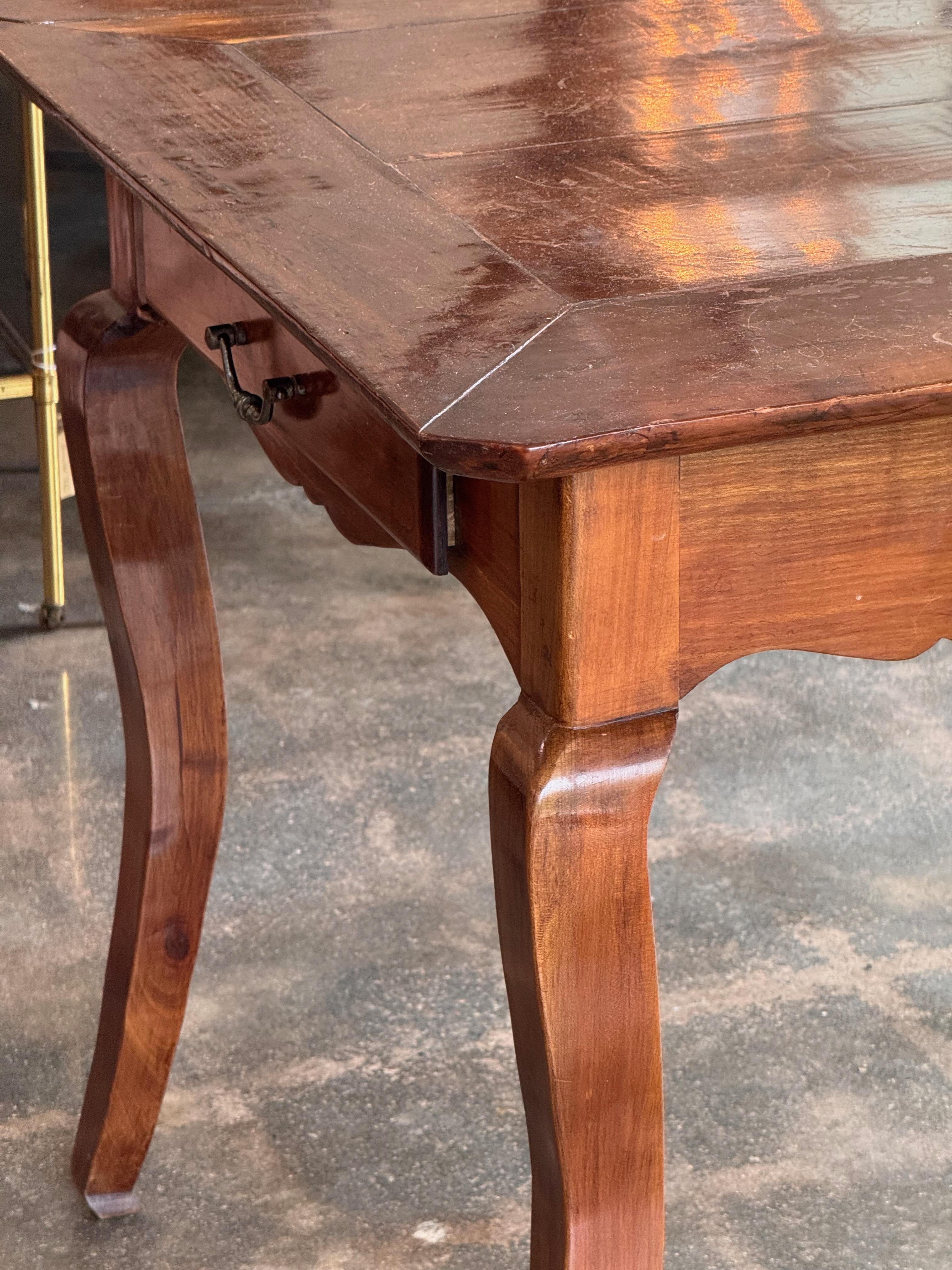 Spätes 19. Jahrhundert Französisch Kirsche Bauernhof Tabelle im Angebot 9