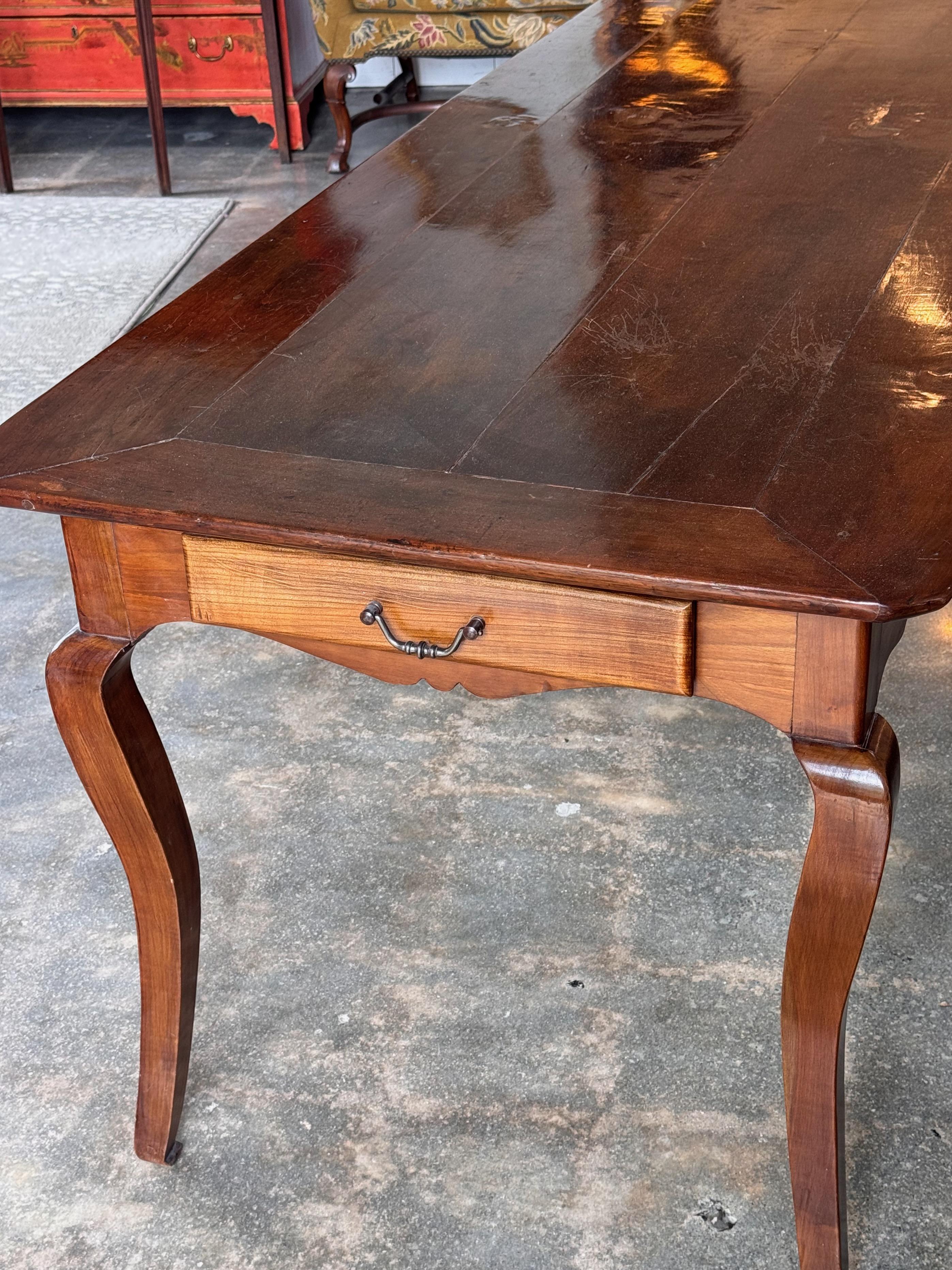 Spätes 19. Jahrhundert Französisch Kirsche Bauernhof Tabelle im Angebot 4