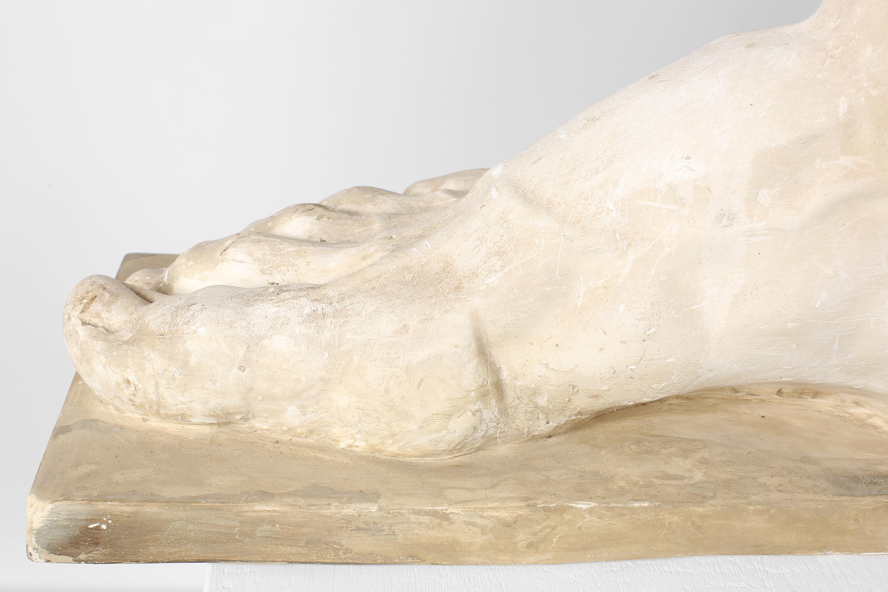 Piede in gesso classico francese della fine del XIX secolo in vendita 4