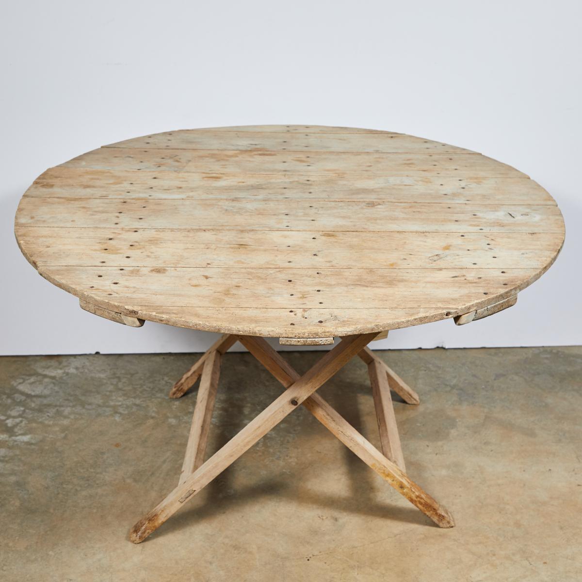 Late 19th Century French Country Folding Champagne Table in Oak In Good Condition For Sale In Los Angeles, CA