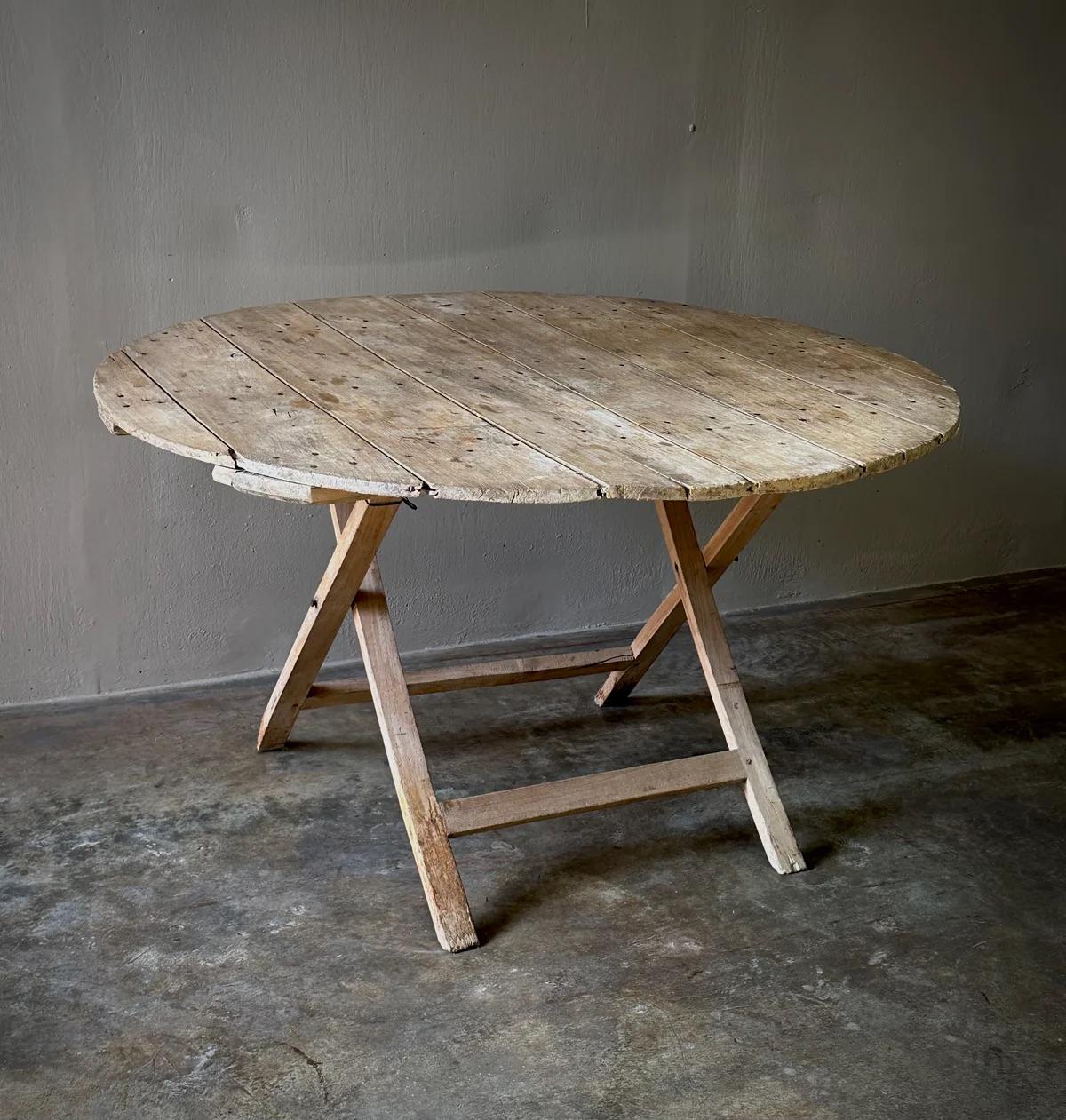 Table à champagne pliante en chêne de la fin du XIXe siècle, style campagnard français Bon état - En vente à Los Angeles, CA