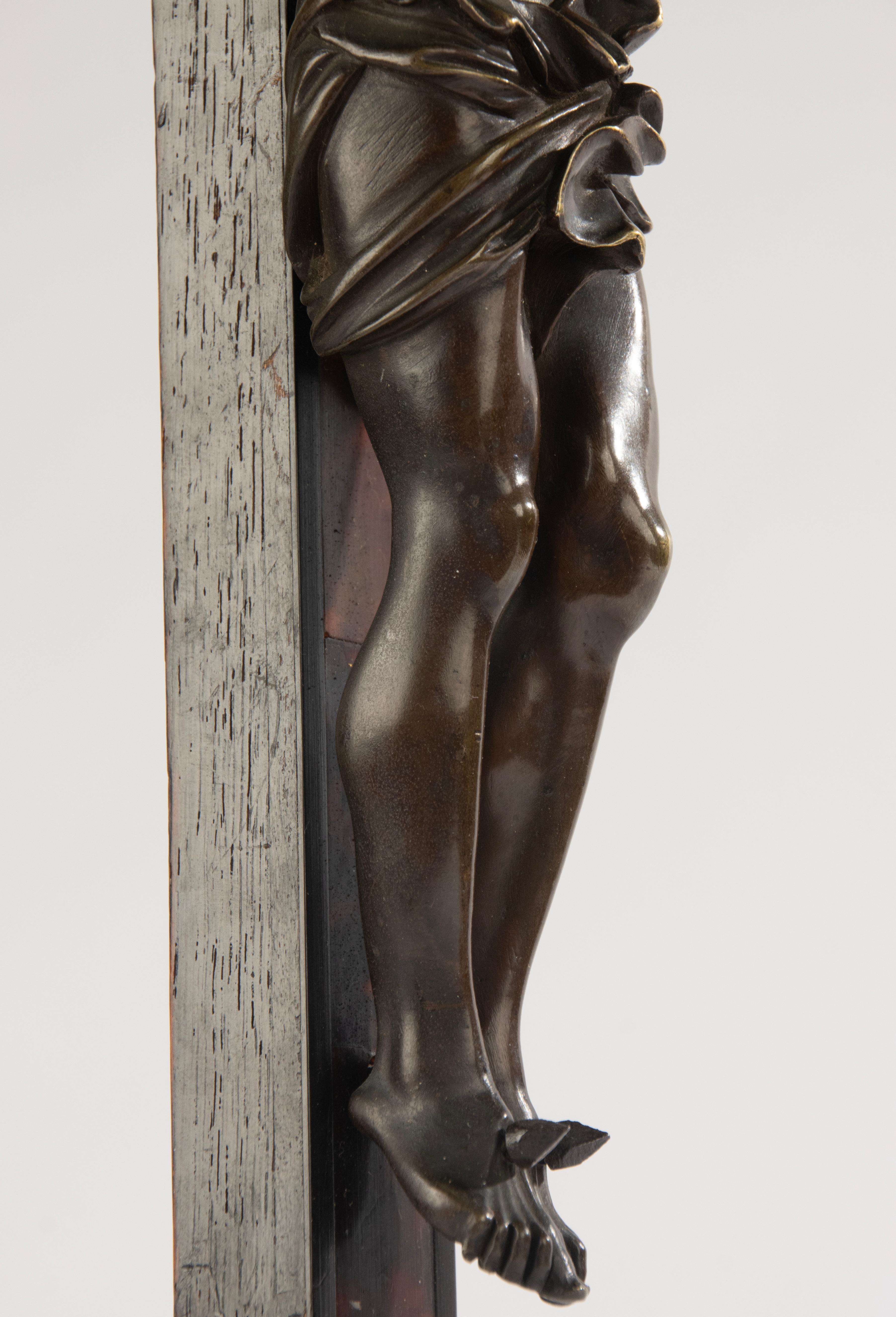 Fin du 19ème siècle Crucifix français - Wood - Bronze Corpus Christi en vente 9
