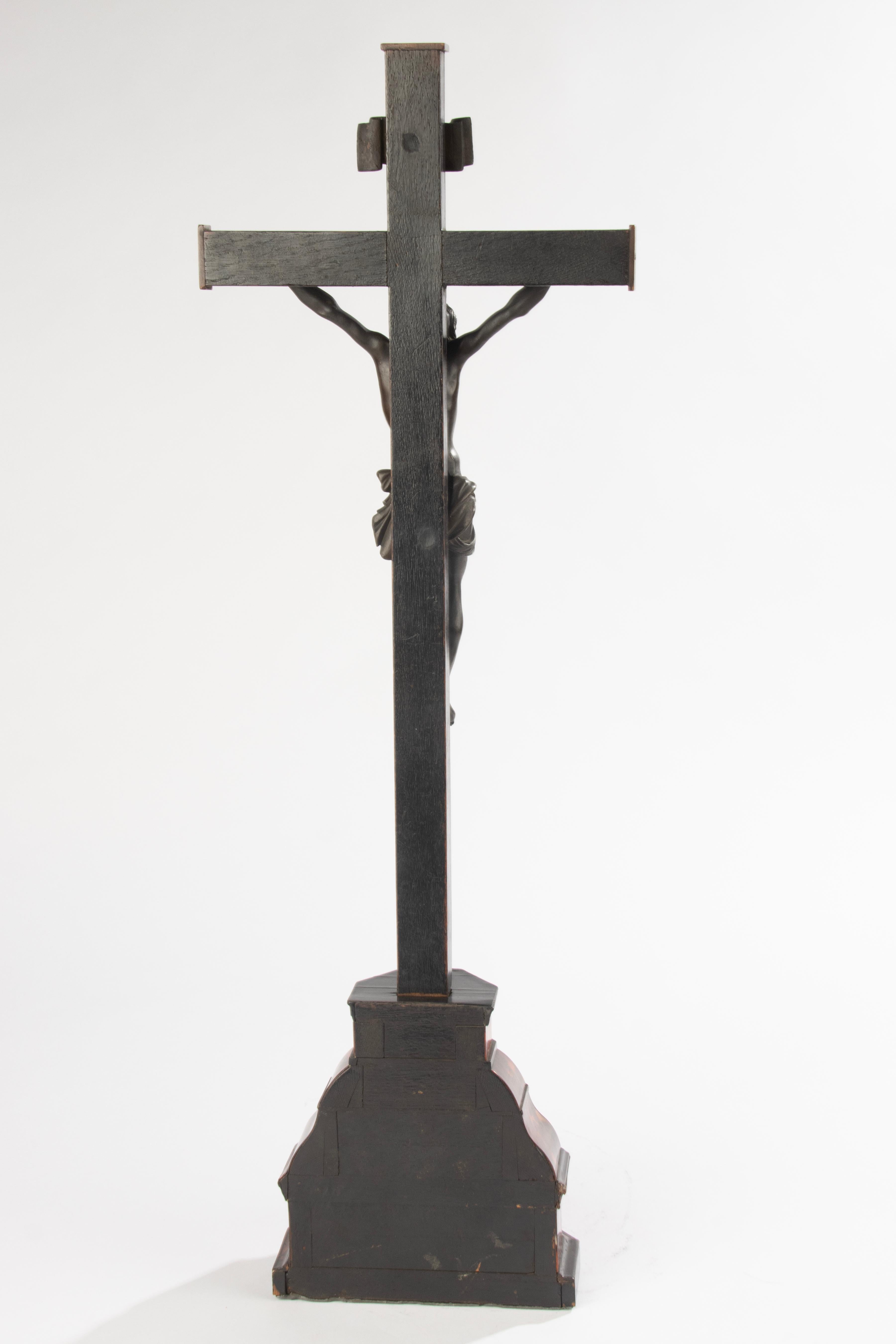 Fin du 19ème siècle Crucifix français - Wood - Bronze Corpus Christi en vente 10