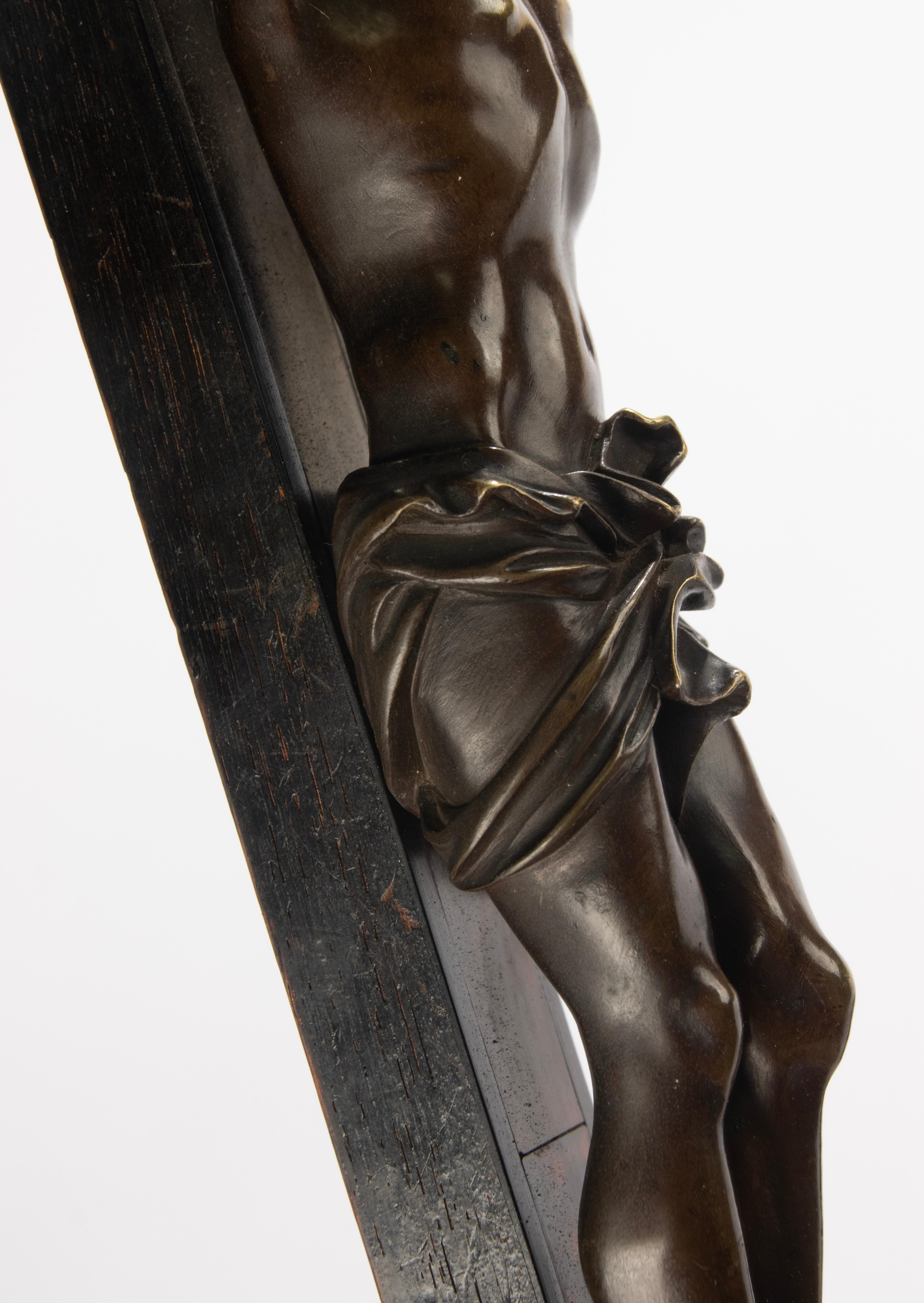 Fin du 19ème siècle Crucifix français - Wood - Bronze Corpus Christi en vente 11
