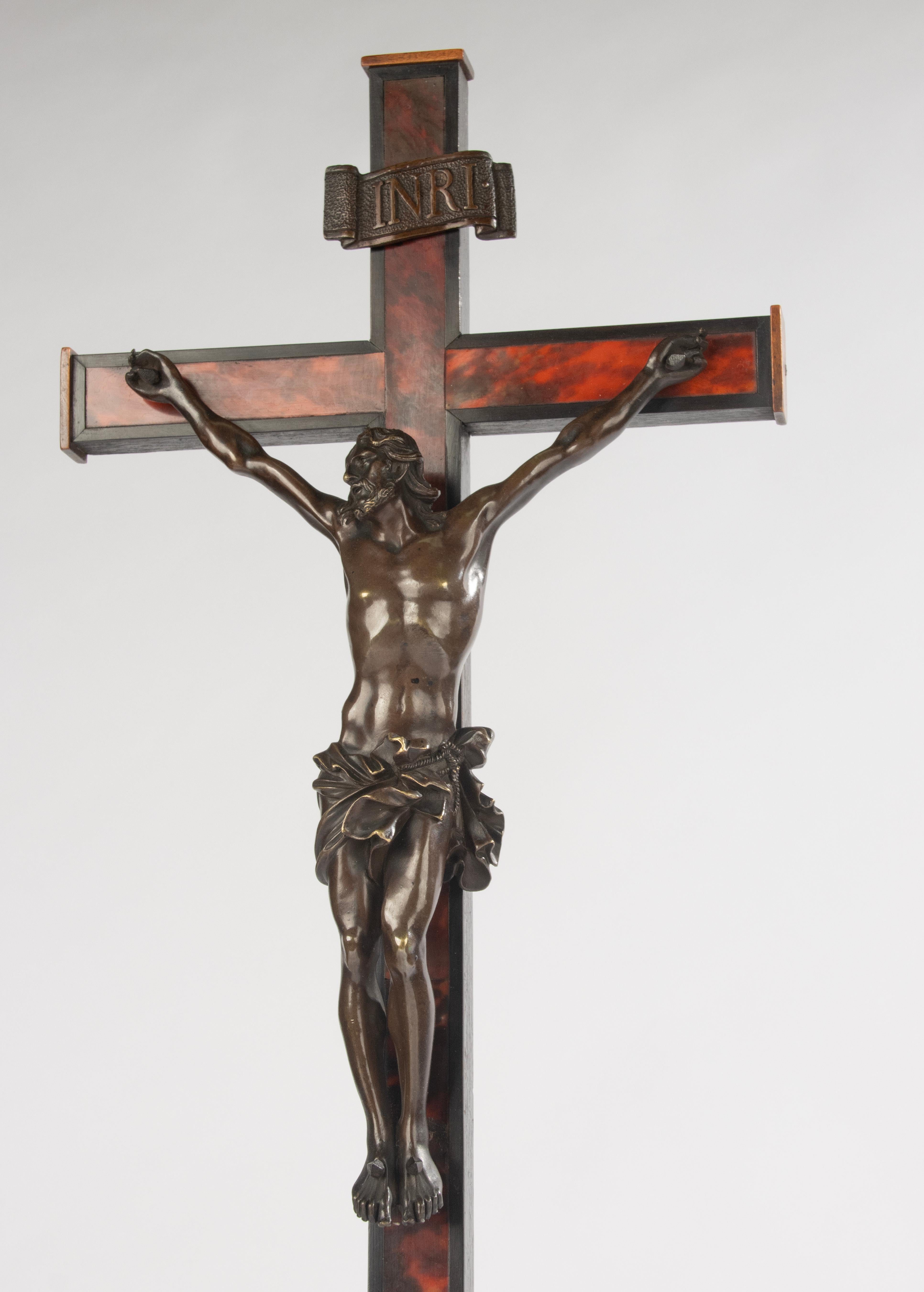 Fin du XIXe siècle Fin du 19ème siècle Crucifix français - Wood - Bronze Corpus Christi en vente