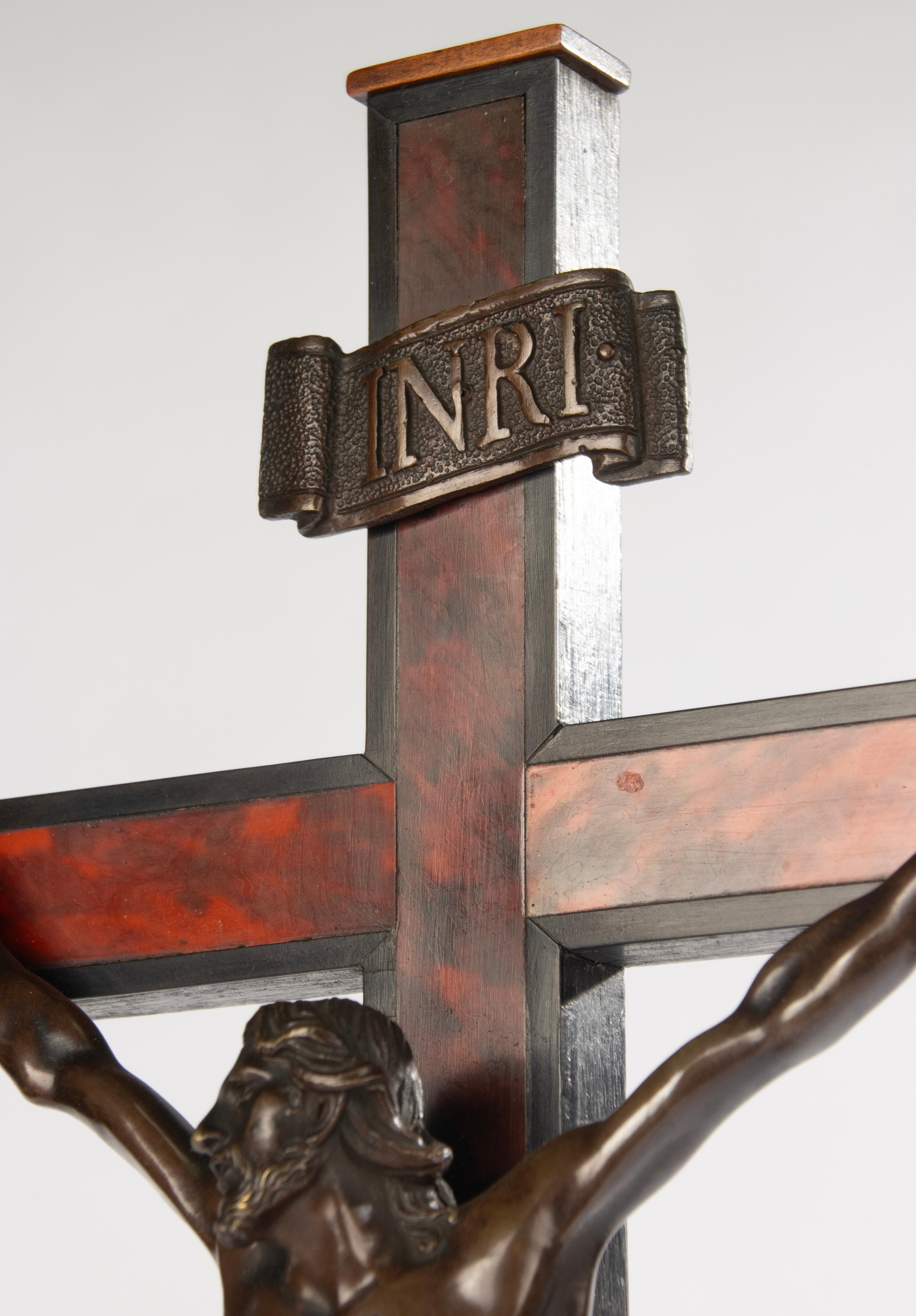 Fin du 19ème siècle Crucifix français - Wood - Bronze Corpus Christi en vente 3