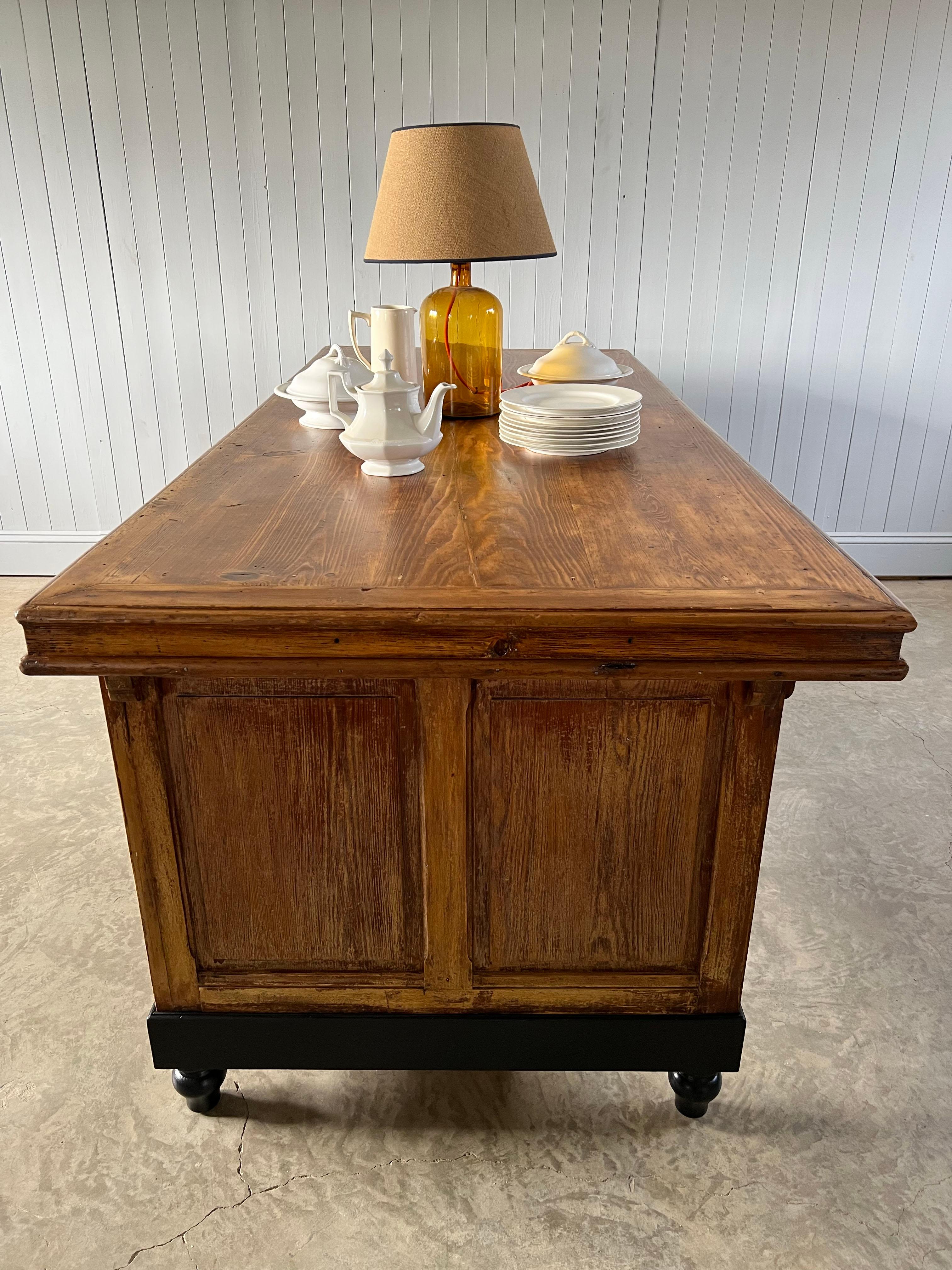 Late 19th Century French Drapers Table / Kitchen Island In Good Condition For Sale In Cirencester, GB