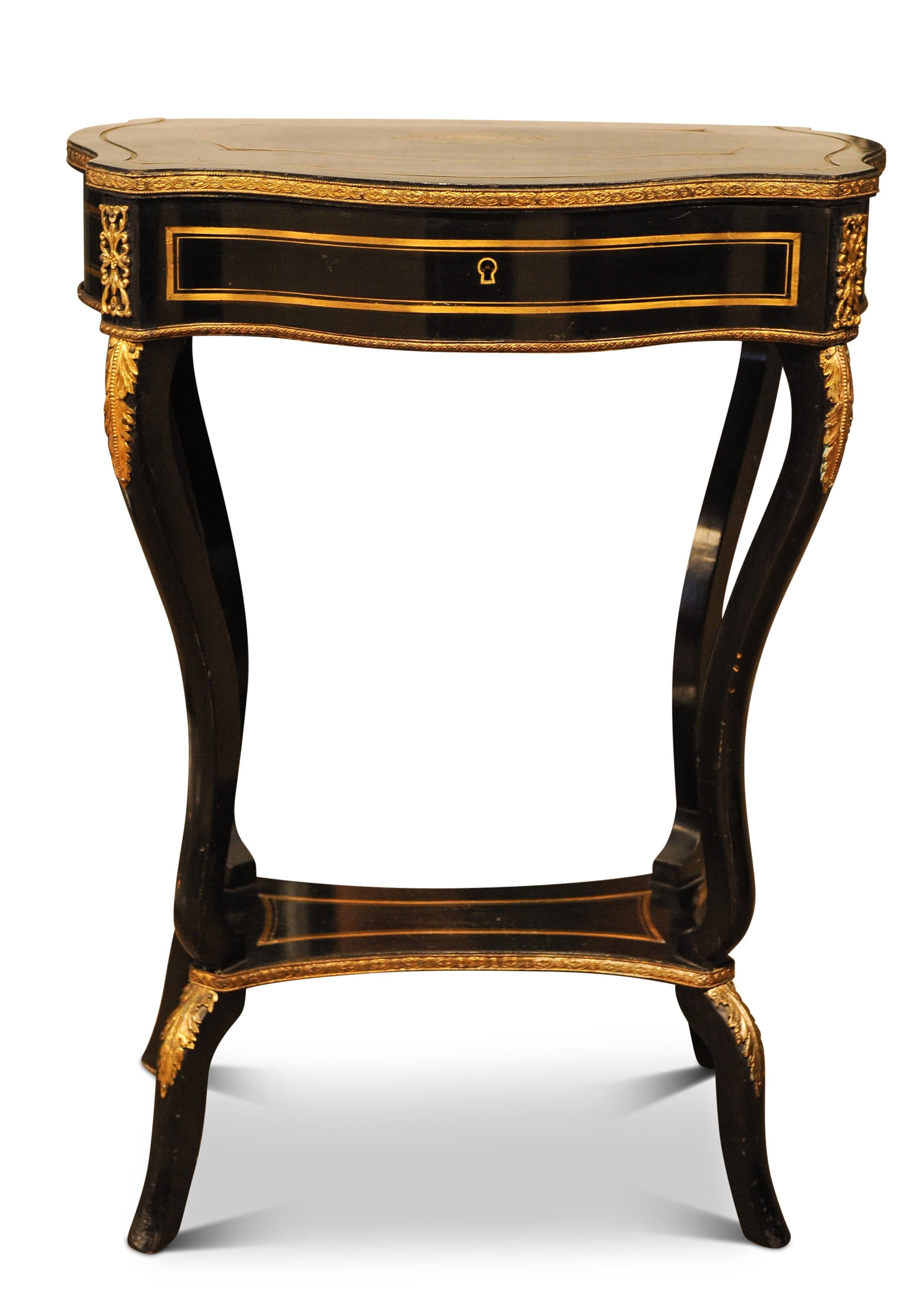 Louis XVI Poudreuse française ébonisée de la fin du XIXe siècle en vente