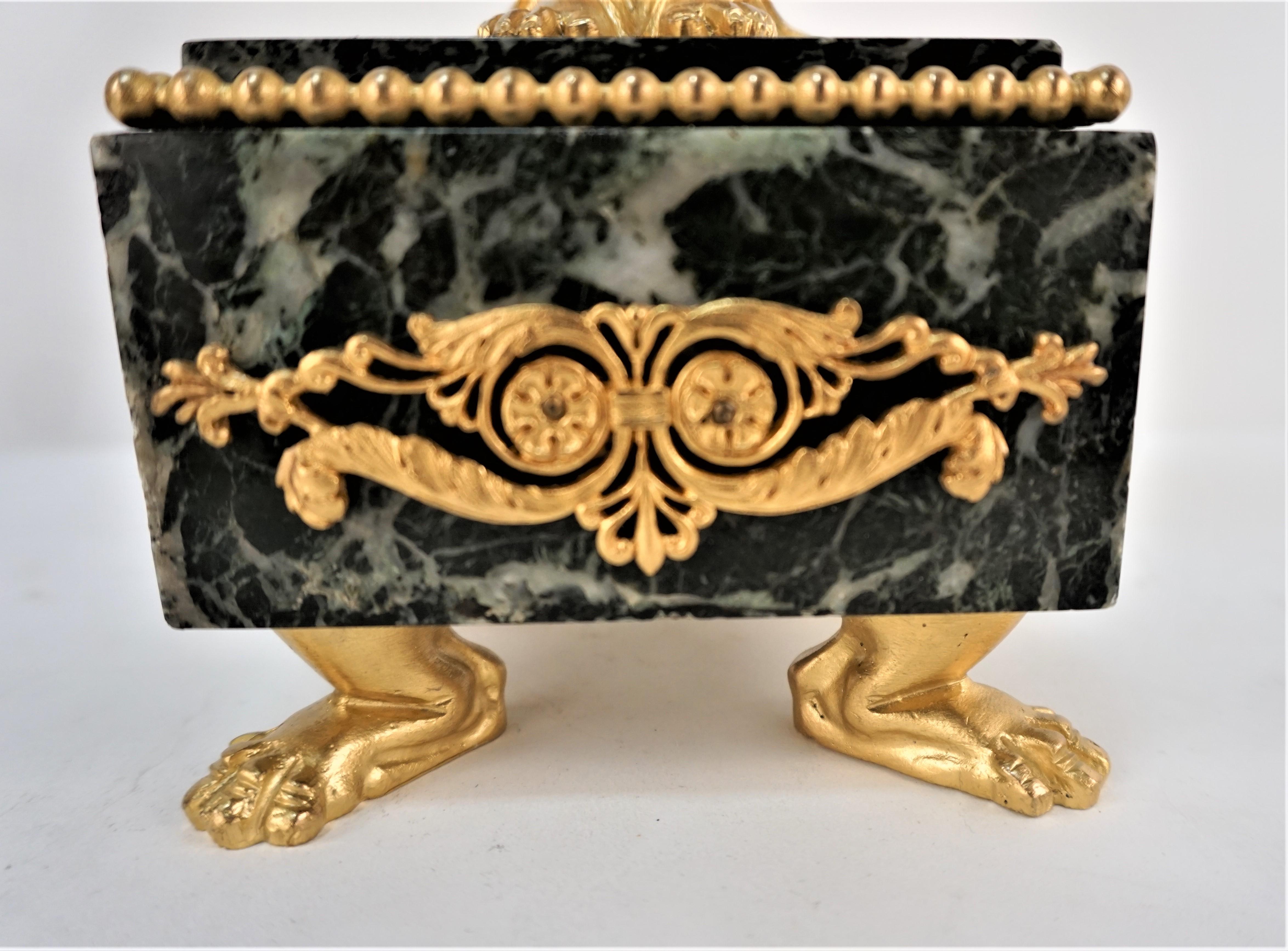 Französische Empire-Kandelaber aus vergoldeter Bronze des späten 19. Jahrhunderts im Angebot 8