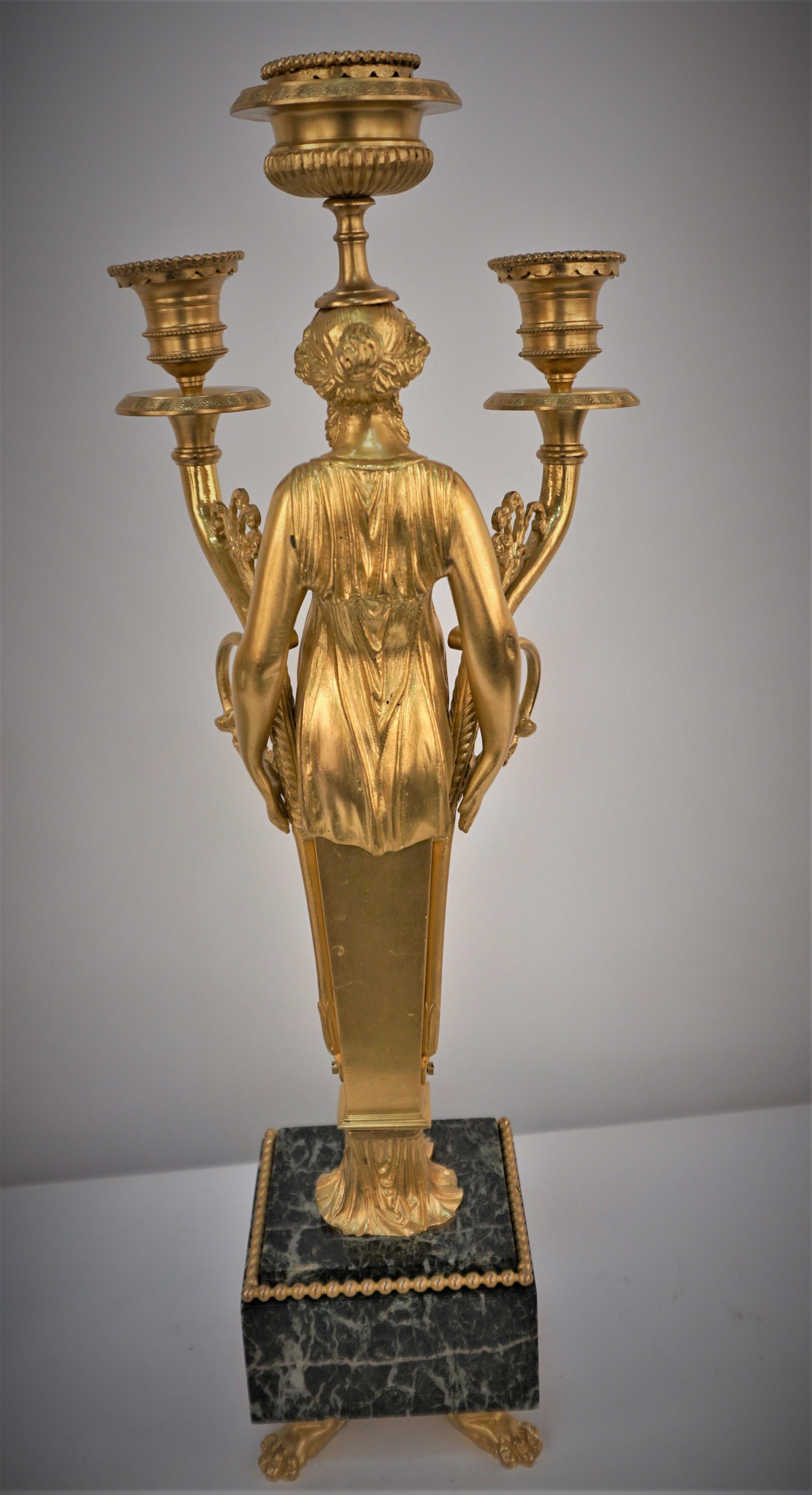 Französische Empire-Kandelaber aus vergoldeter Bronze des späten 19. Jahrhunderts im Angebot 3