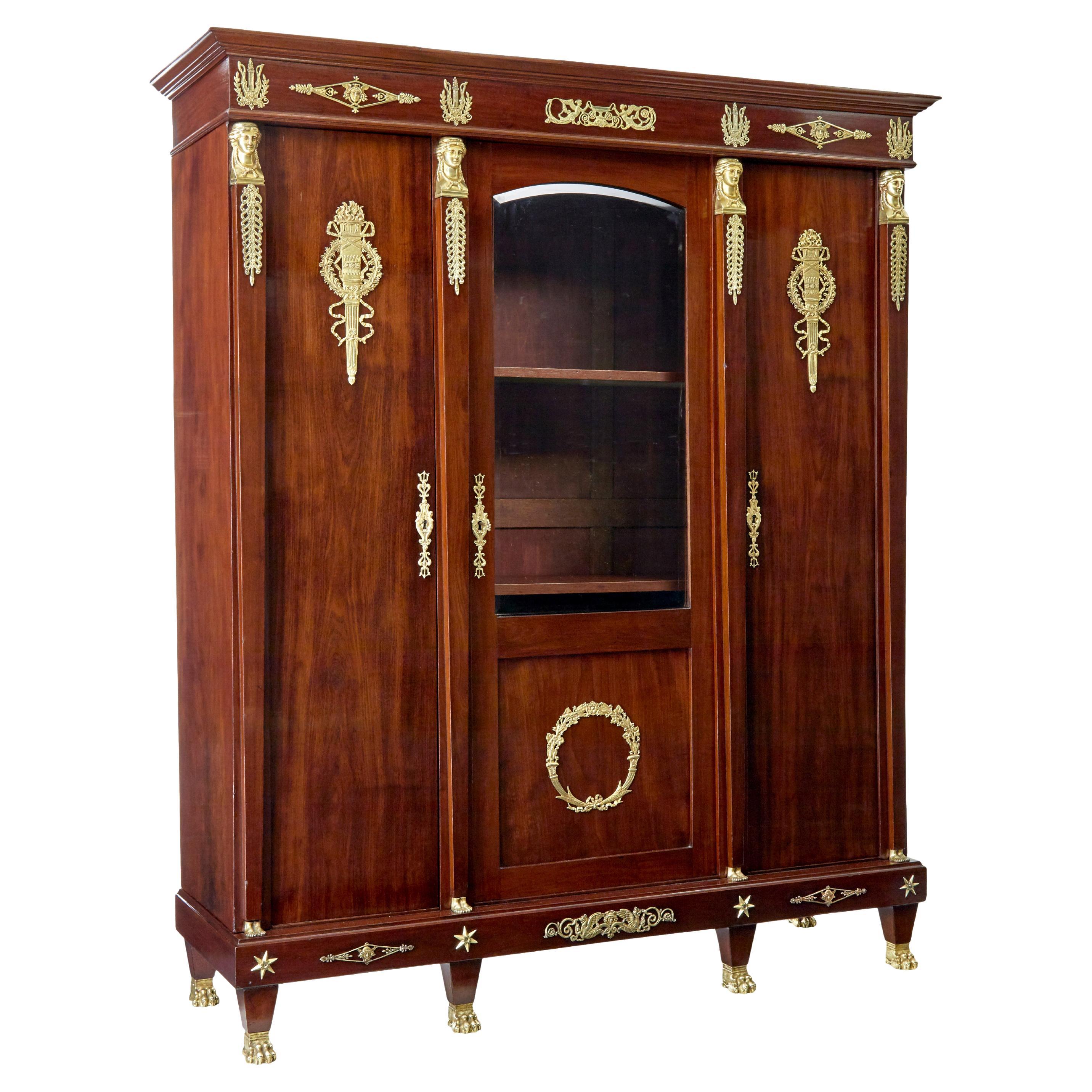Cabinet empire français de la fin du 19e siècle en acajou et bronze doré
