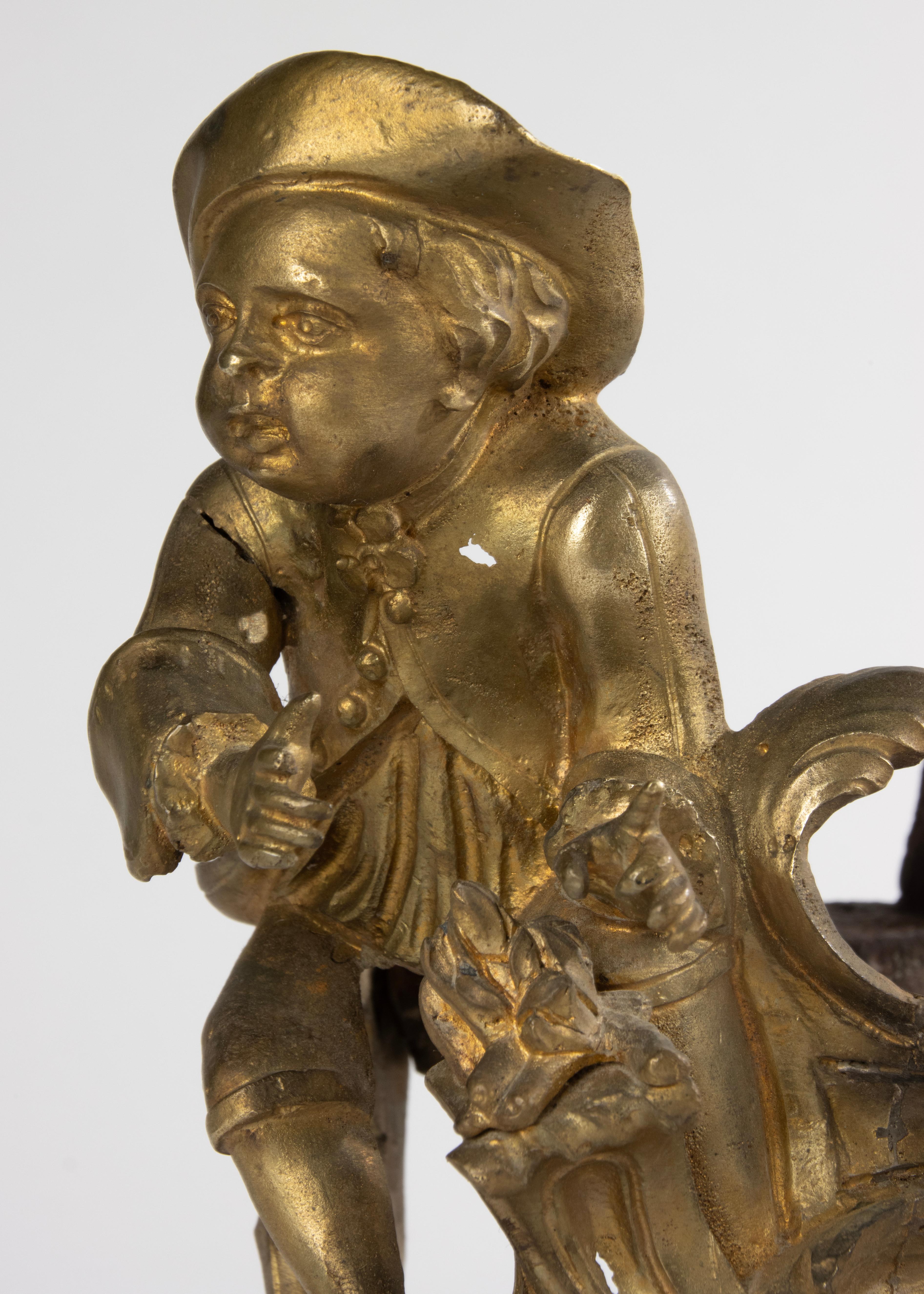 Französische Kamin-Feuerböcke des späten 19. Jahrhunderts – Figuren aus vergoldeter Bronze im Angebot 4