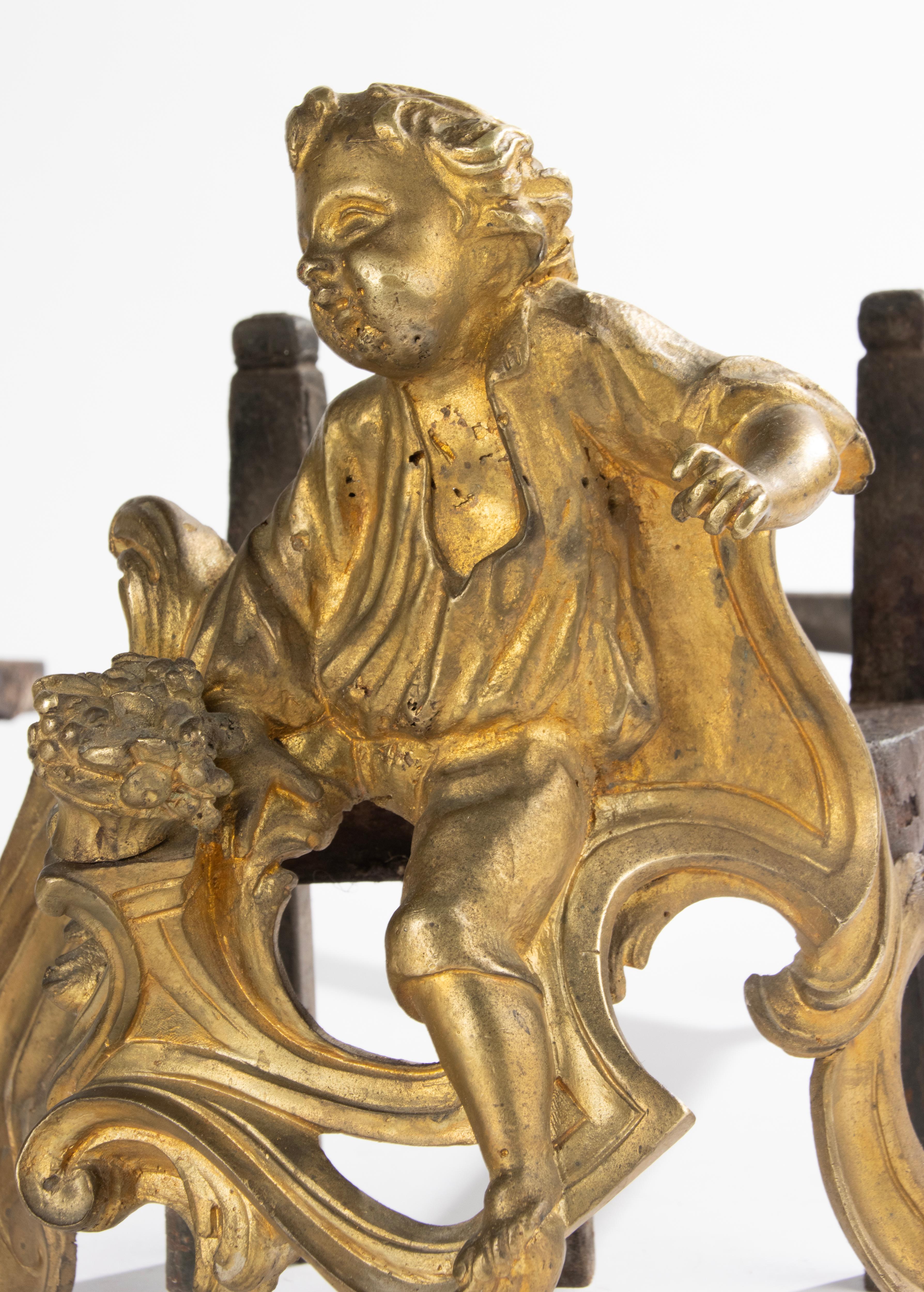 Französische Kamin-Feuerböcke des späten 19. Jahrhunderts – Figuren aus vergoldeter Bronze im Angebot 12