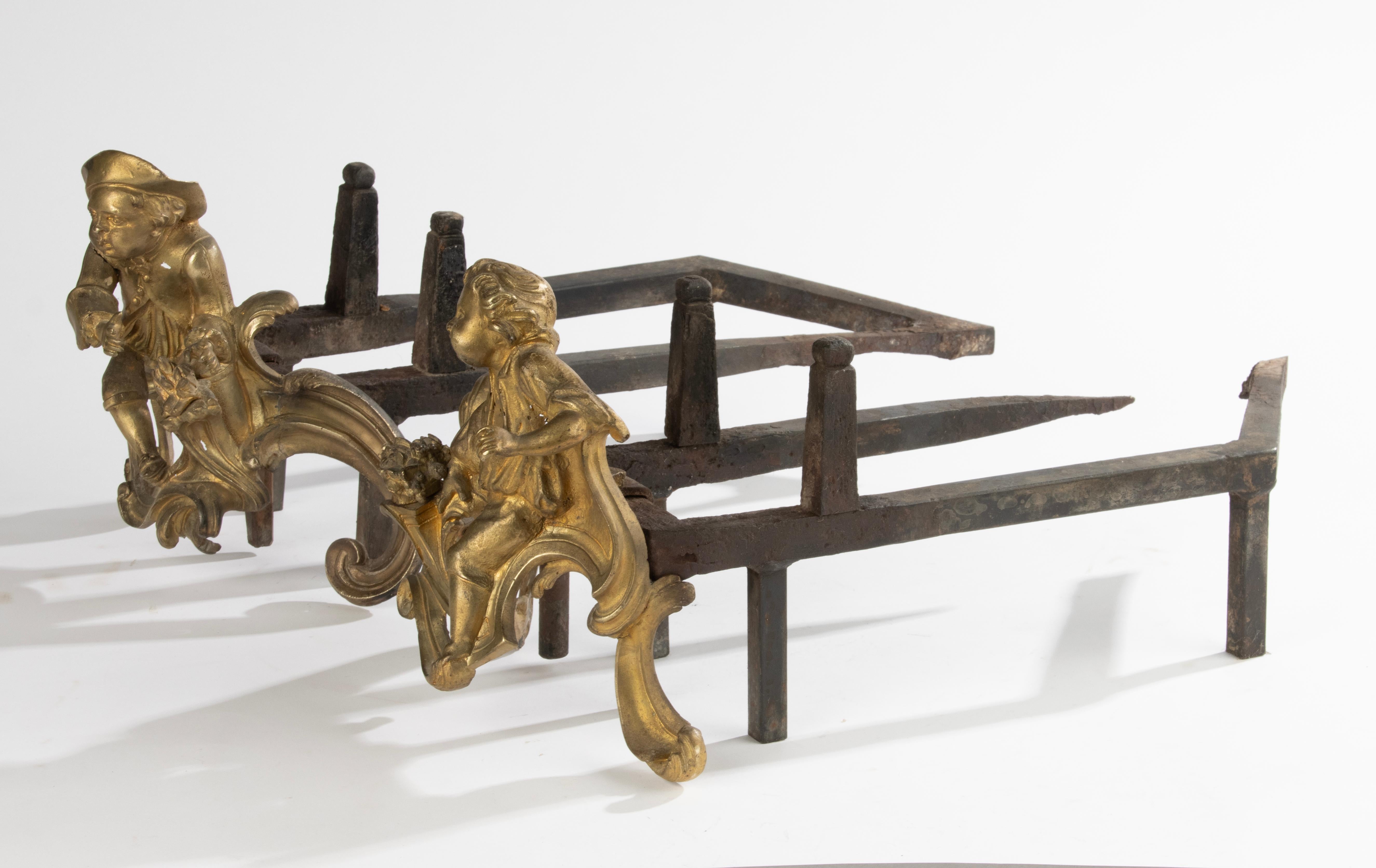 Französische Kamin-Feuerböcke des späten 19. Jahrhunderts – Figuren aus vergoldeter Bronze im Angebot 13