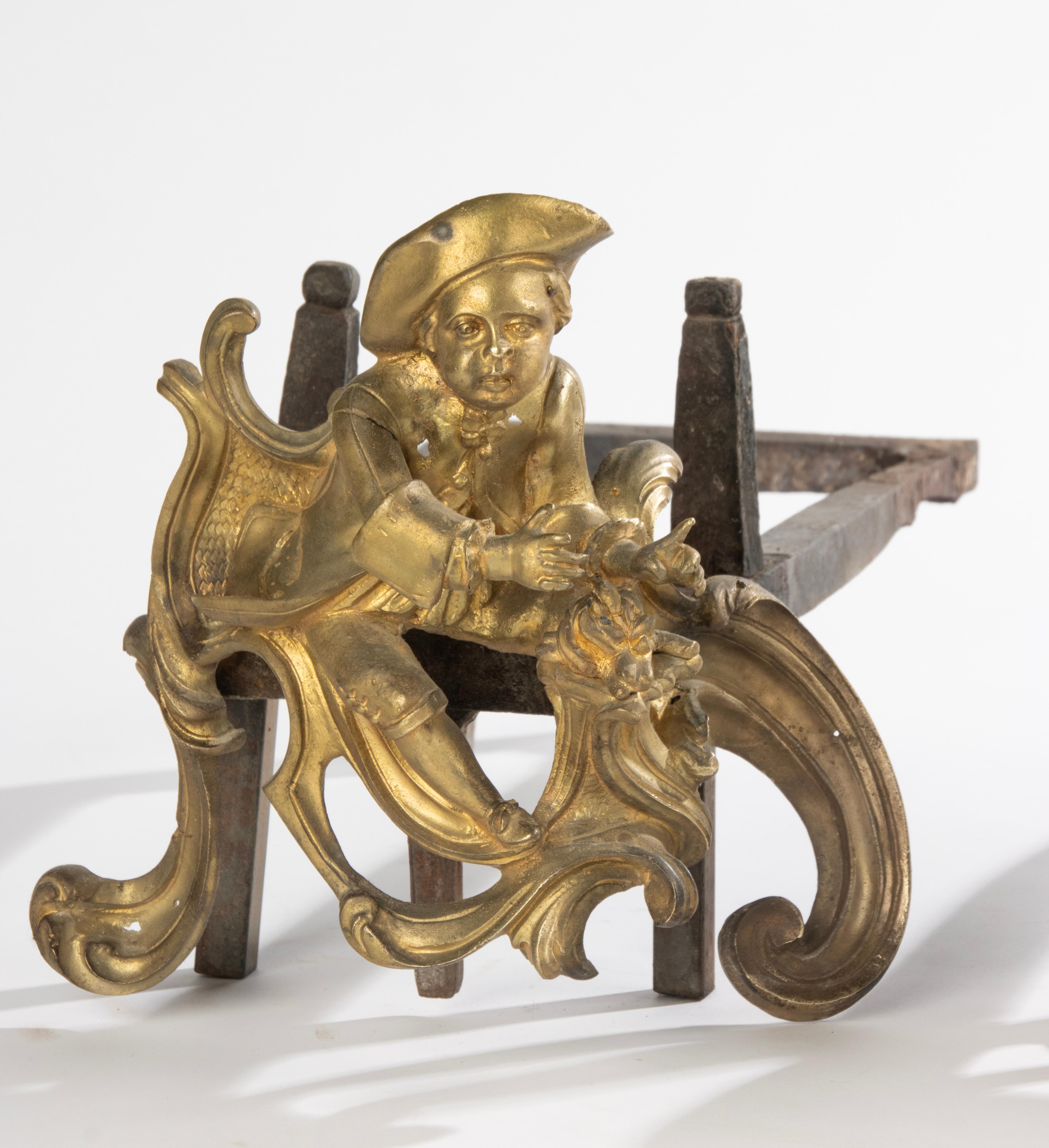 Französische Kamin-Feuerböcke des späten 19. Jahrhunderts – Figuren aus vergoldeter Bronze (Geschmiedet) im Angebot