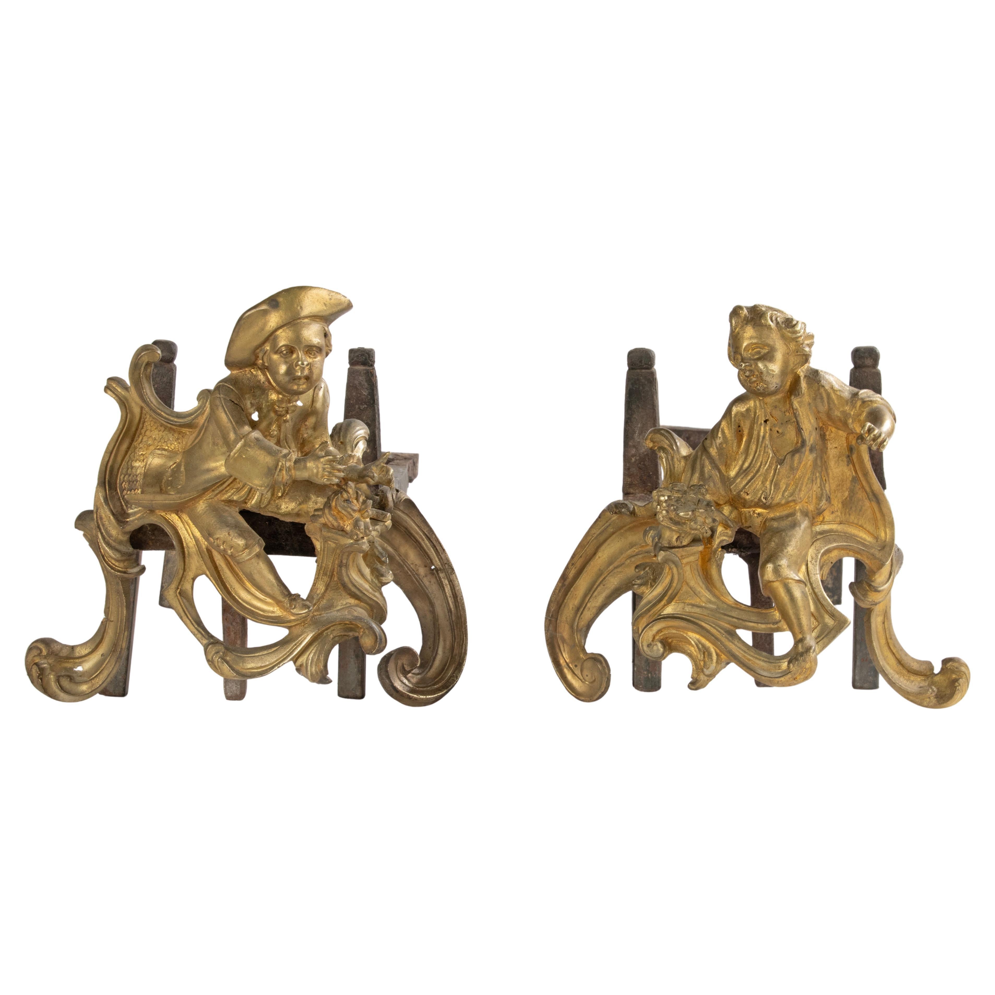 Französische Kamin-Feuerböcke des späten 19. Jahrhunderts – Figuren aus vergoldeter Bronze im Angebot