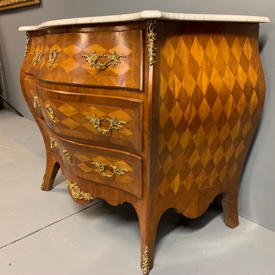 Late 19th Century French Geometric Marquetry Bombe Commode Chest of Drawers In Good Condition In Uppingham, Rutland