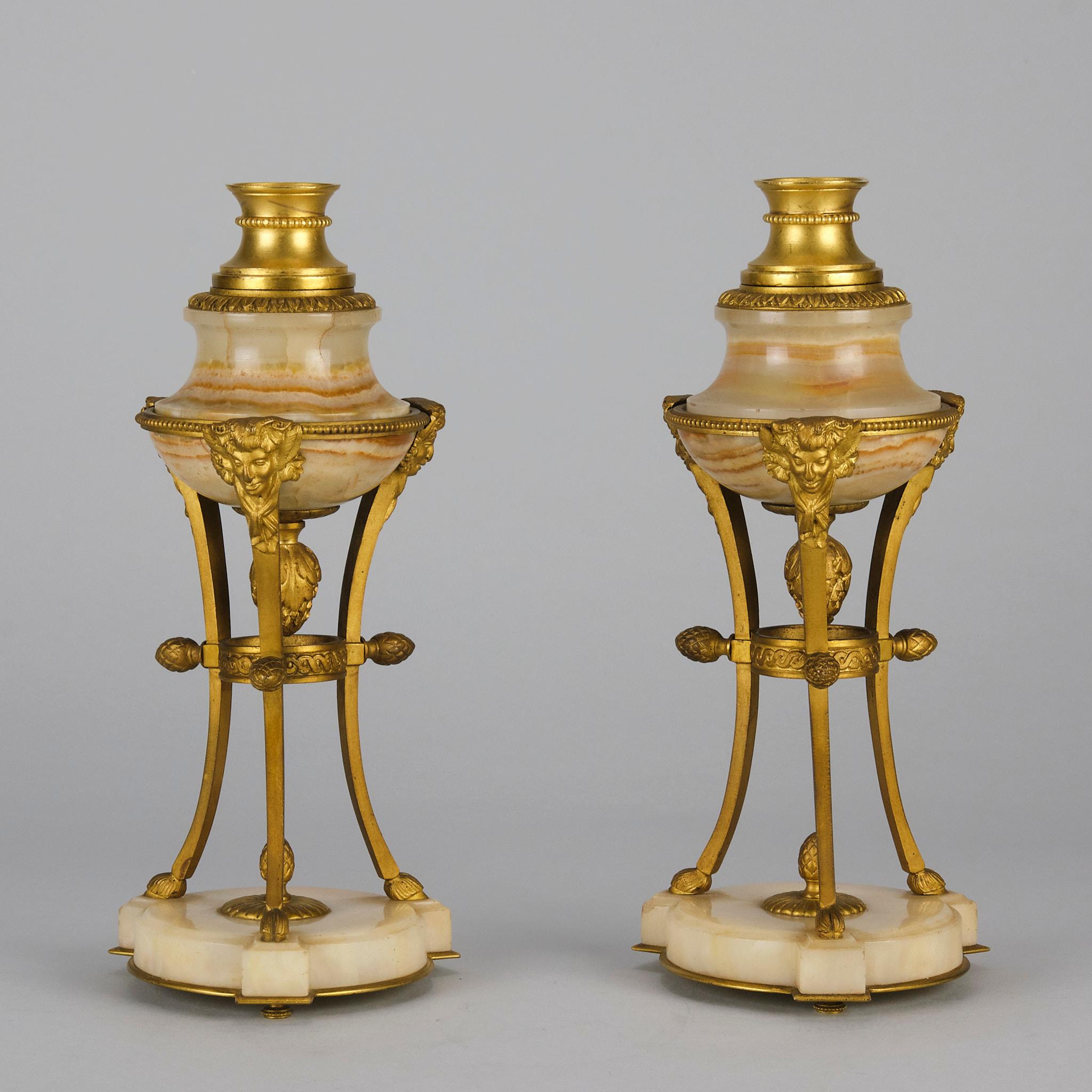 Intagliato Cassolette in bronzo dorato e onice francese della fine del XIX secolo in vendita