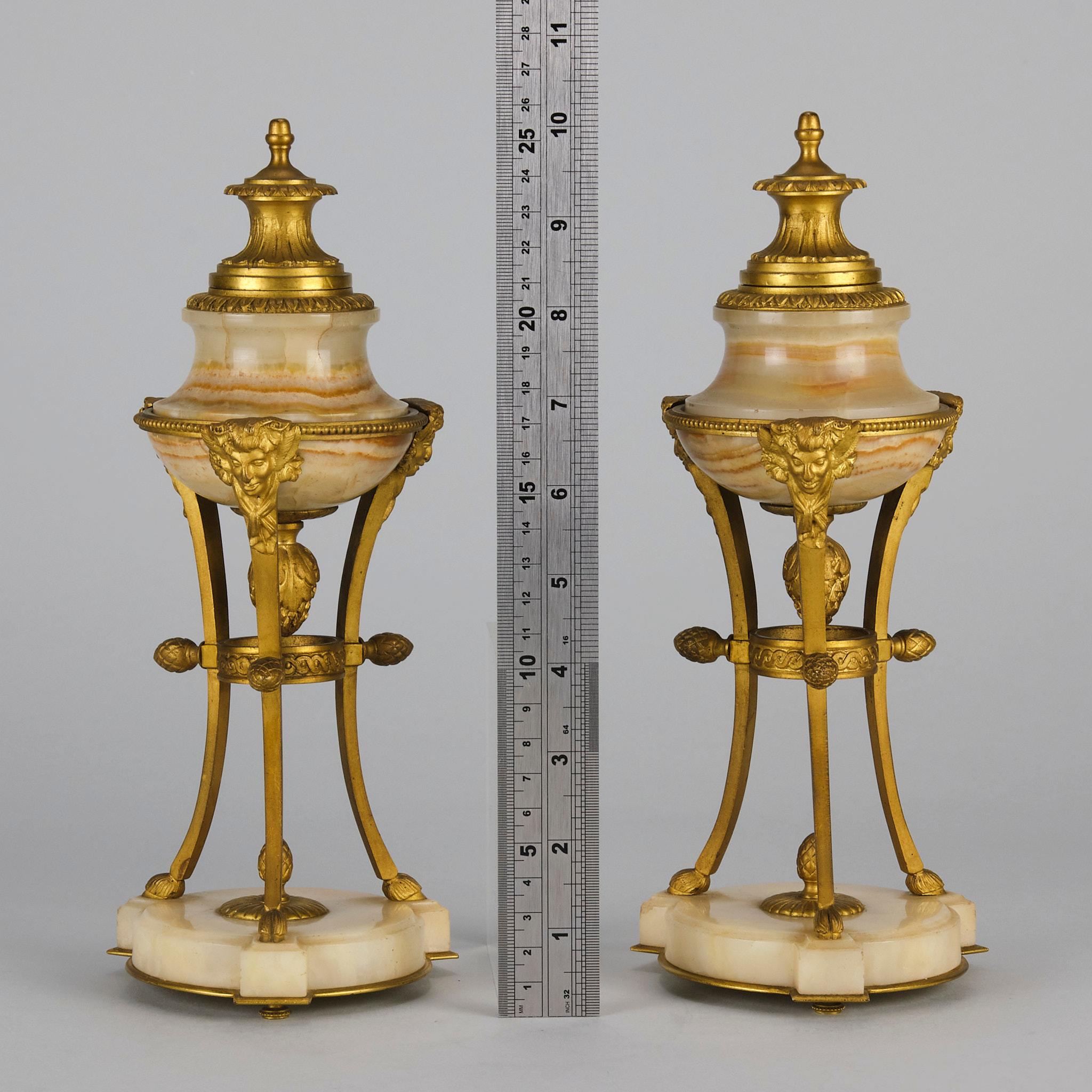 Bronzo Cassolette in bronzo dorato e onice francese della fine del XIX secolo in vendita
