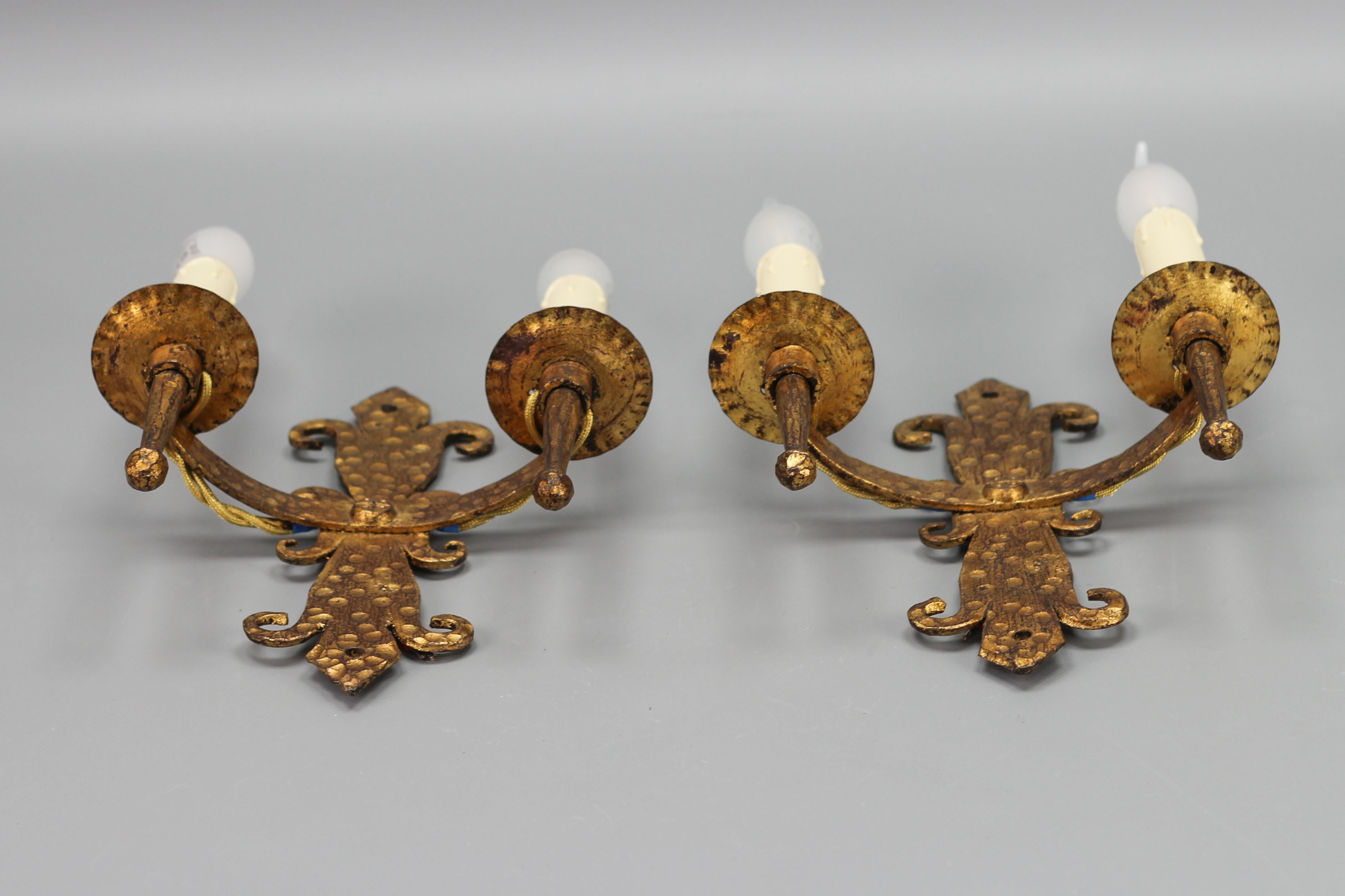 Set di 2 lampade in ferro battuto dorate della fine del XIX secolo in vendita 3