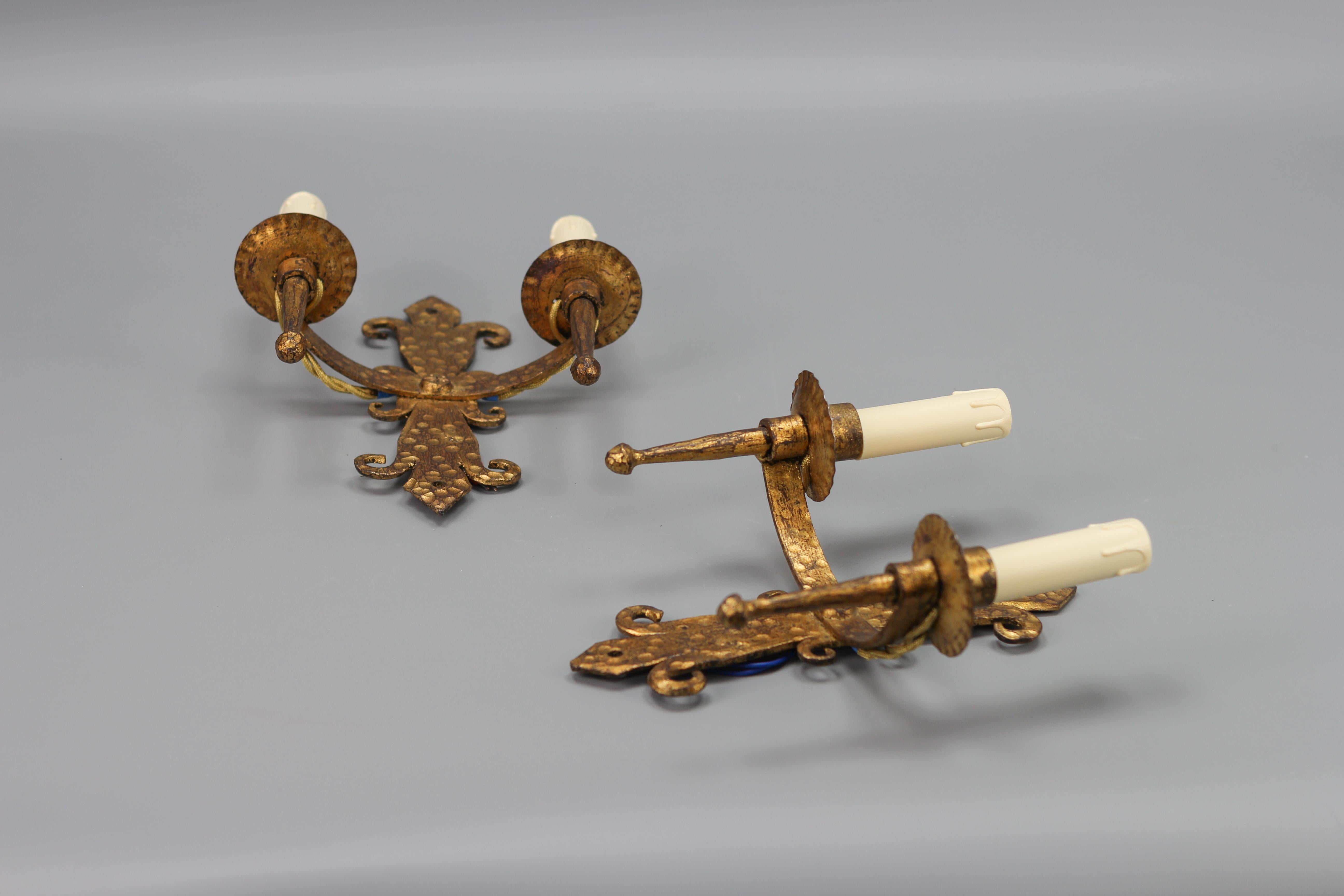 Set di 2 lampade in ferro battuto dorate della fine del XIX secolo in vendita 6