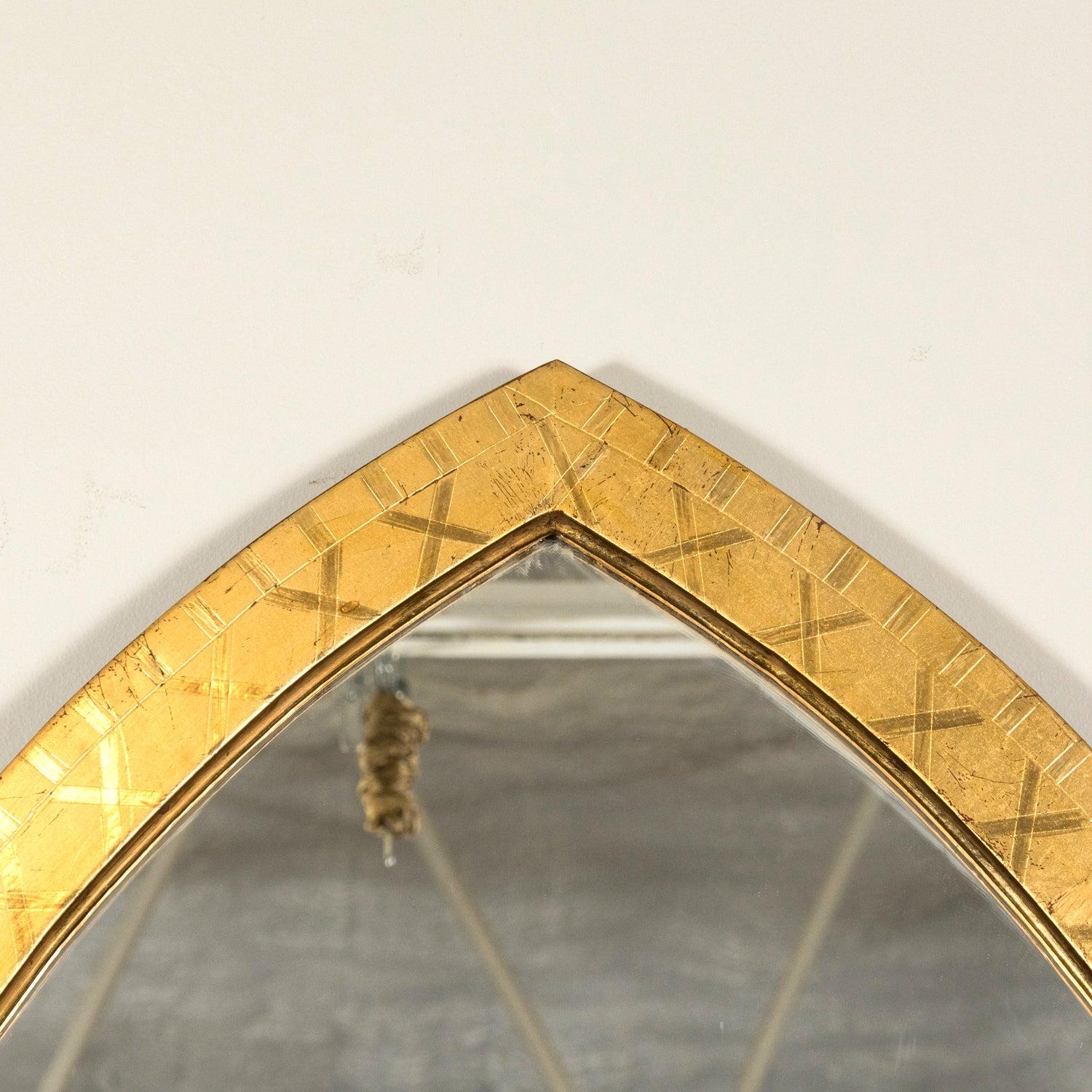 Specchio gotico francese della fine del XIX secolo in legno dorato ad arco in stile cattedrale In condizioni buone in vendita a Birmingham, AL