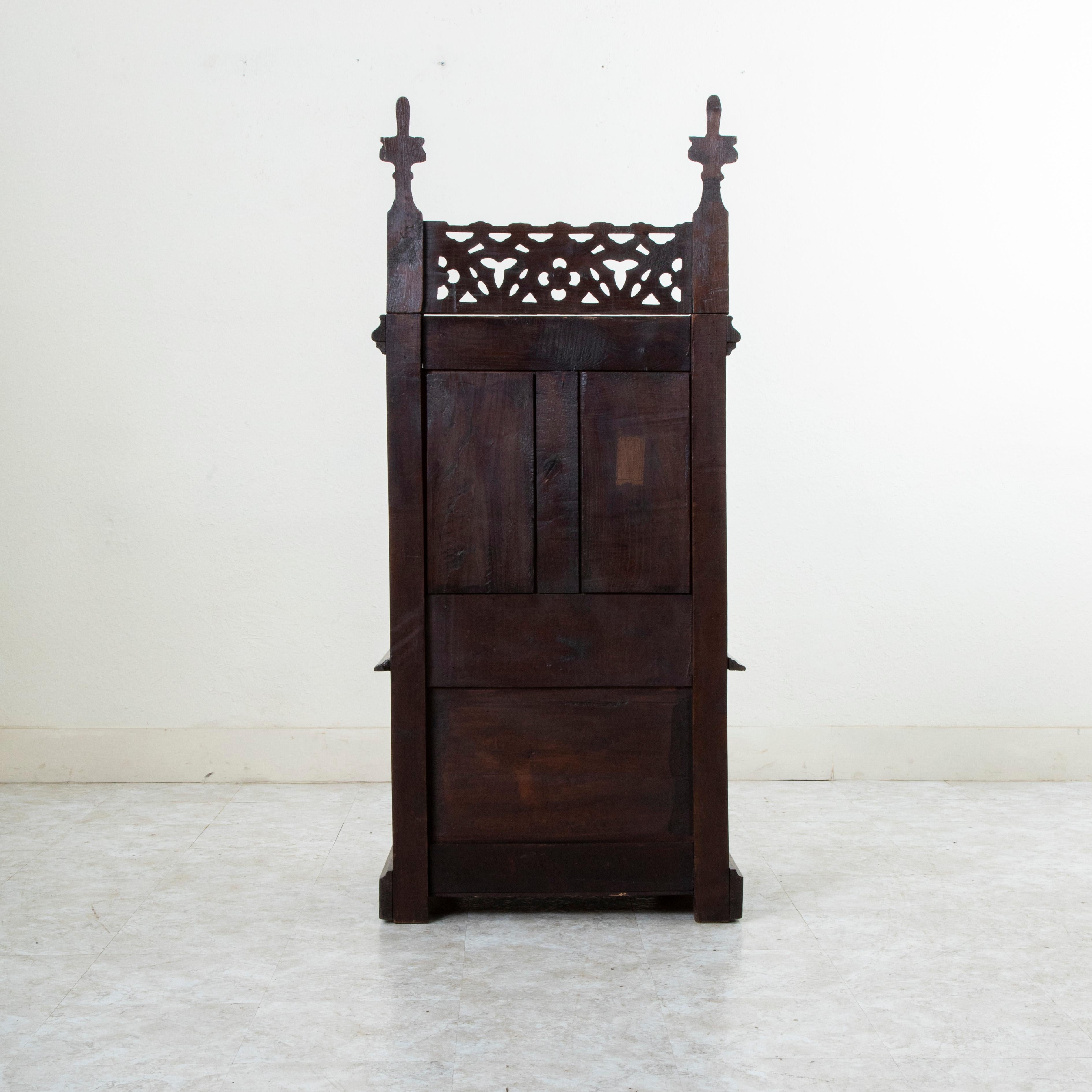 Late 19th Century French Gothic Style Hand Carved Oak Armchair, Throne In Good Condition For Sale In Fayetteville, AR