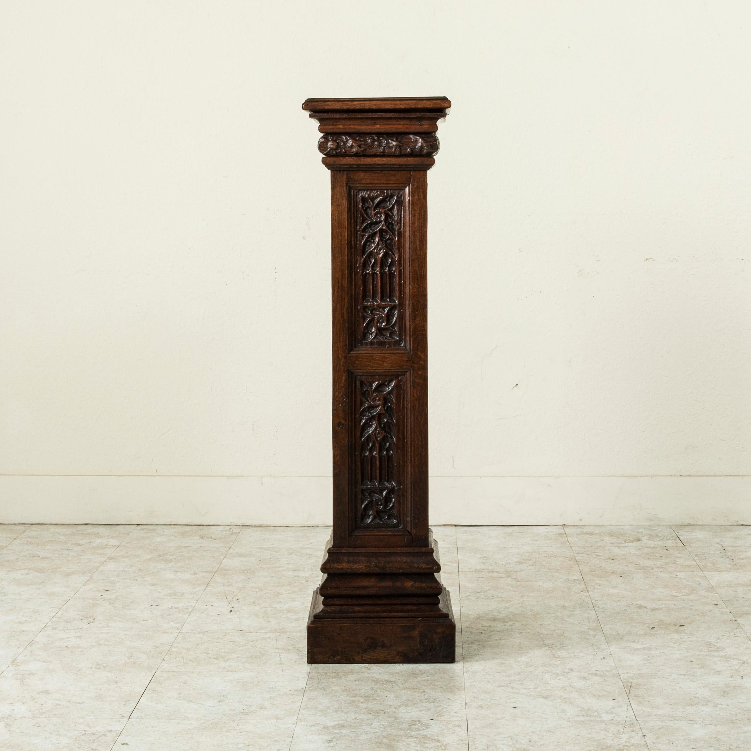 Late 19th Century French Gothic Style Hand Carved Oak Pedestal, Sculpture Stand In Good Condition In Fayetteville, AR