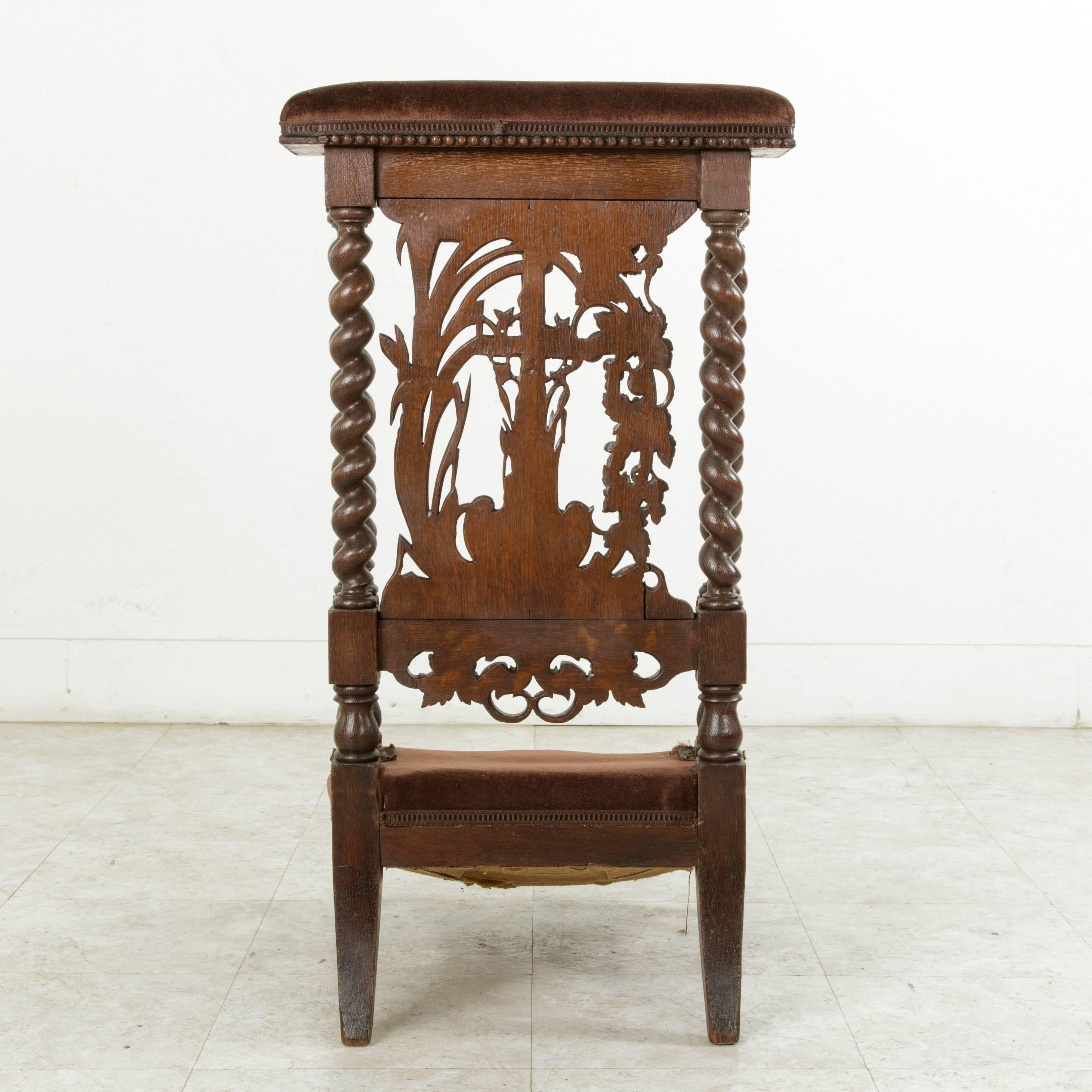 Late 19th Century French Hand-Carved Oak Prie Dieu or Prayer Chair with Columns In Good Condition In Fayetteville, AR