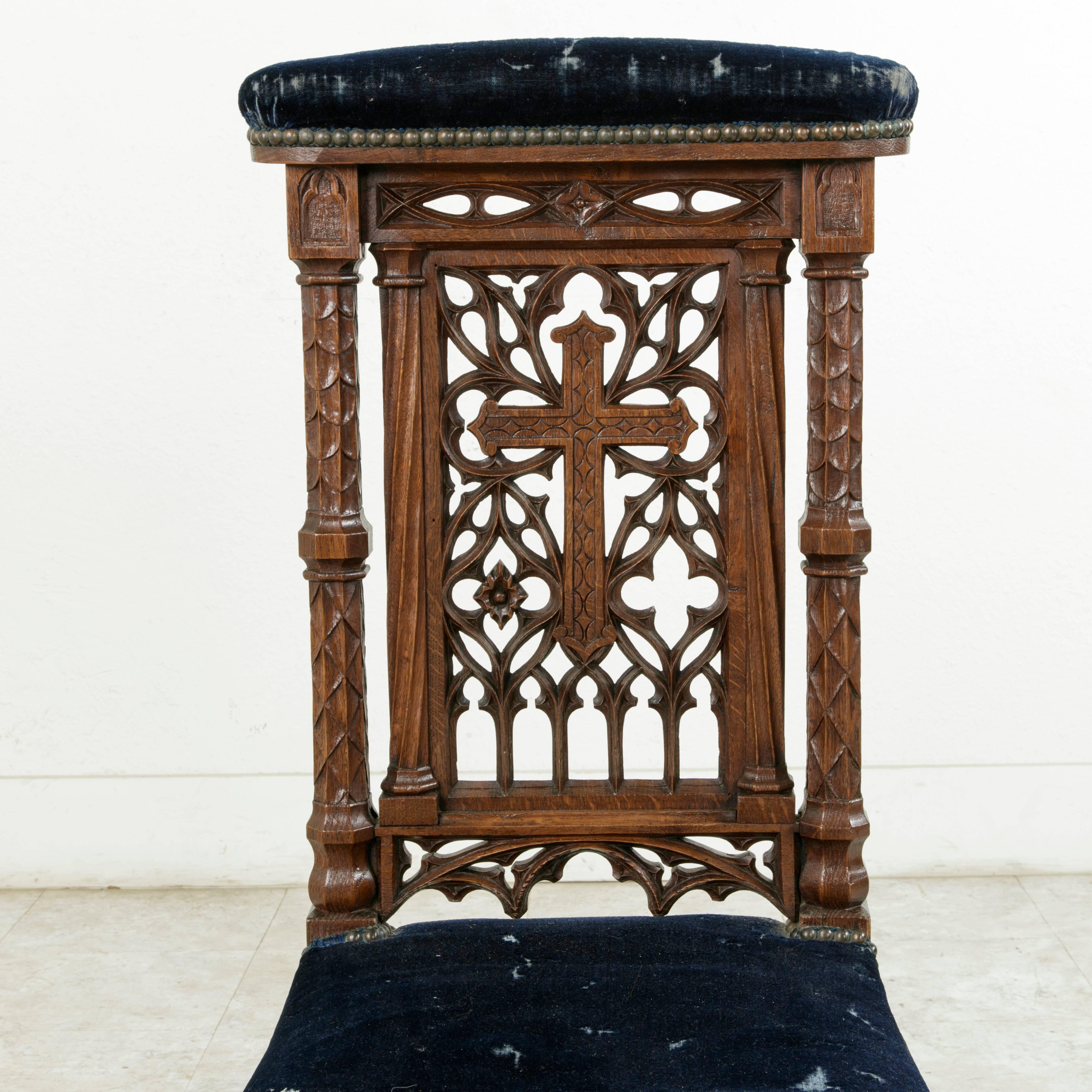 Late 19th Century French Hand-Carved Oak Prie-Dieu or Prayer Chair with Cross 1
