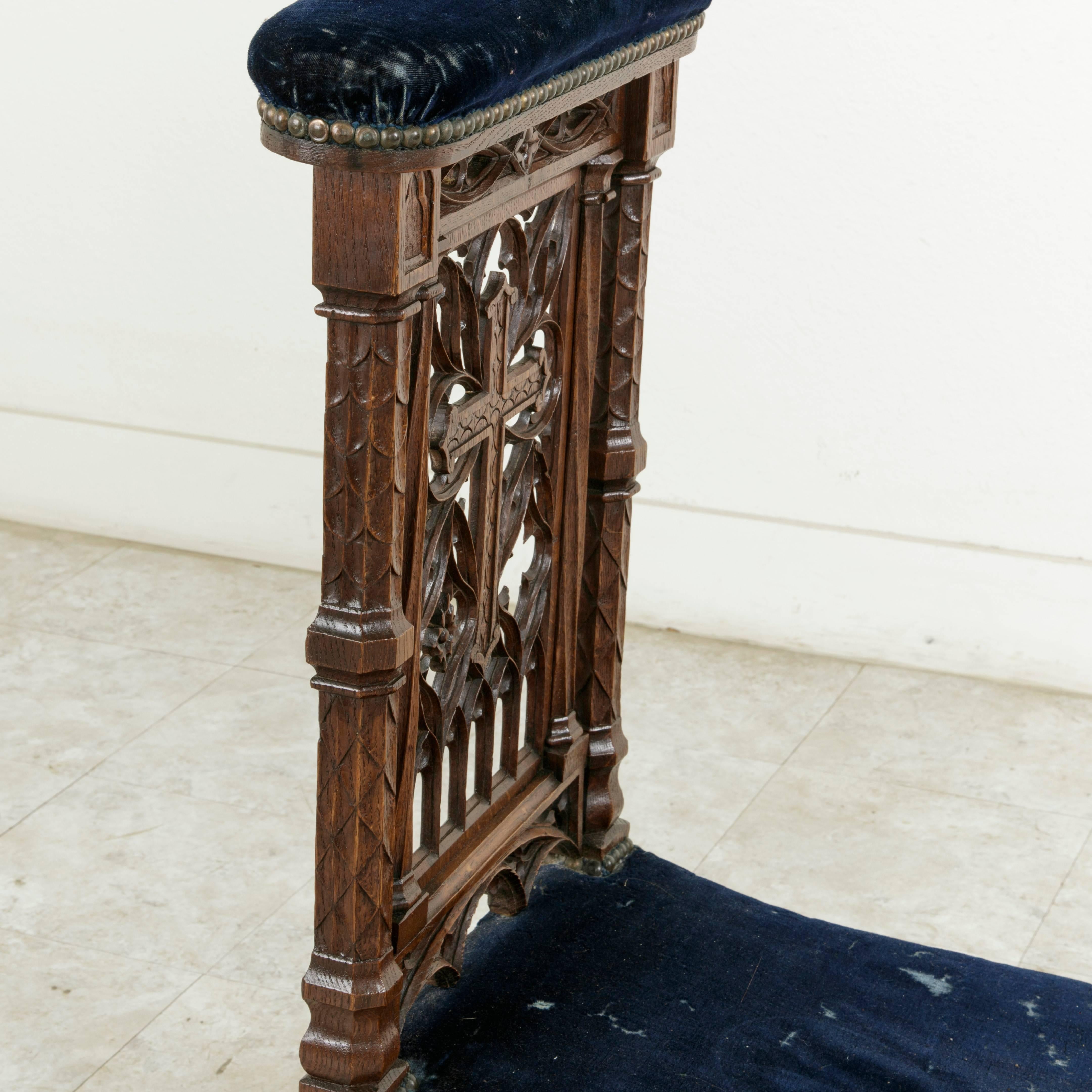 Late 19th Century French Hand-Carved Oak Prie-Dieu or Prayer Chair with Cross 2