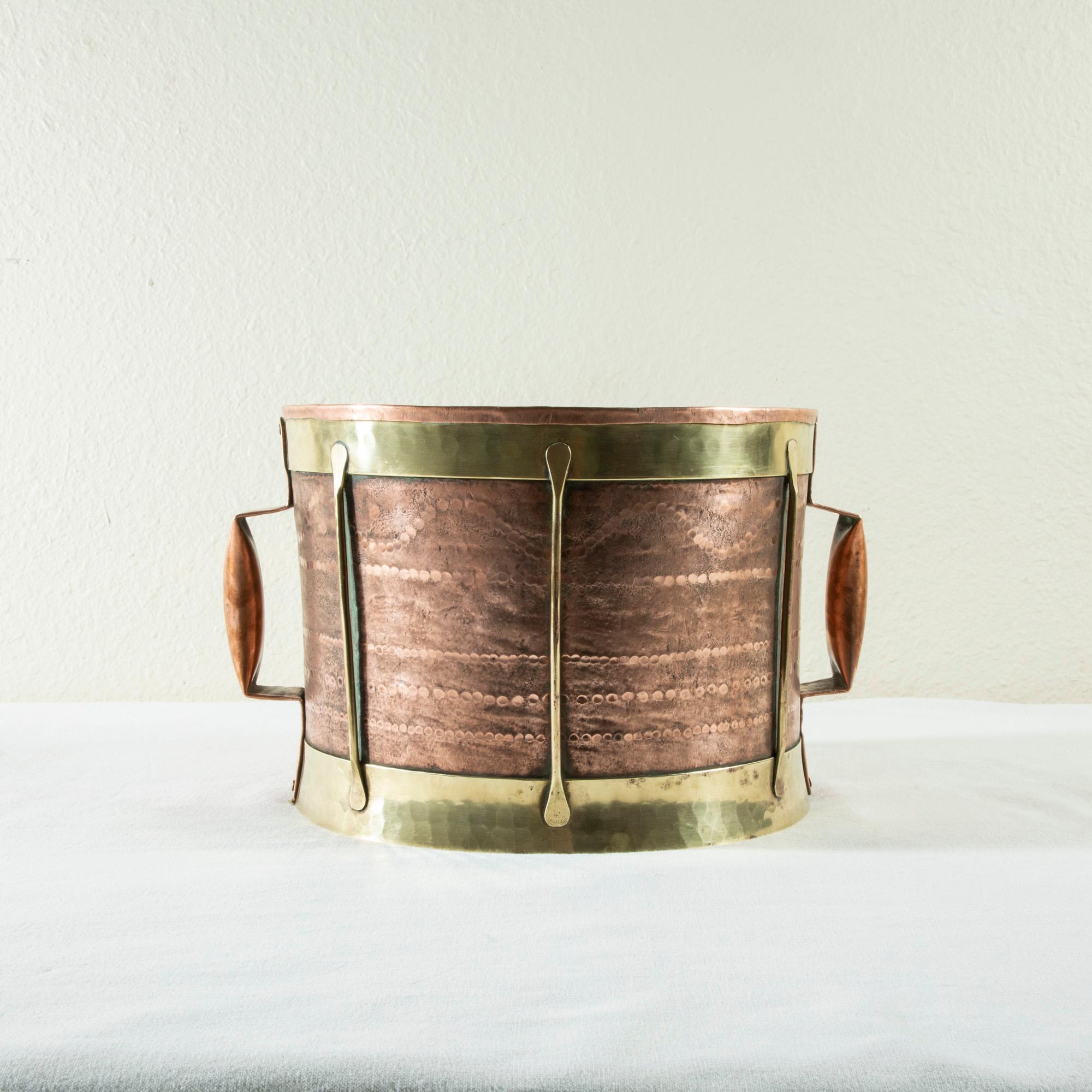 Late 19th Century French Hand Hammered Copper and Brass Water Vessel Cachepot In Good Condition In Fayetteville, AR
