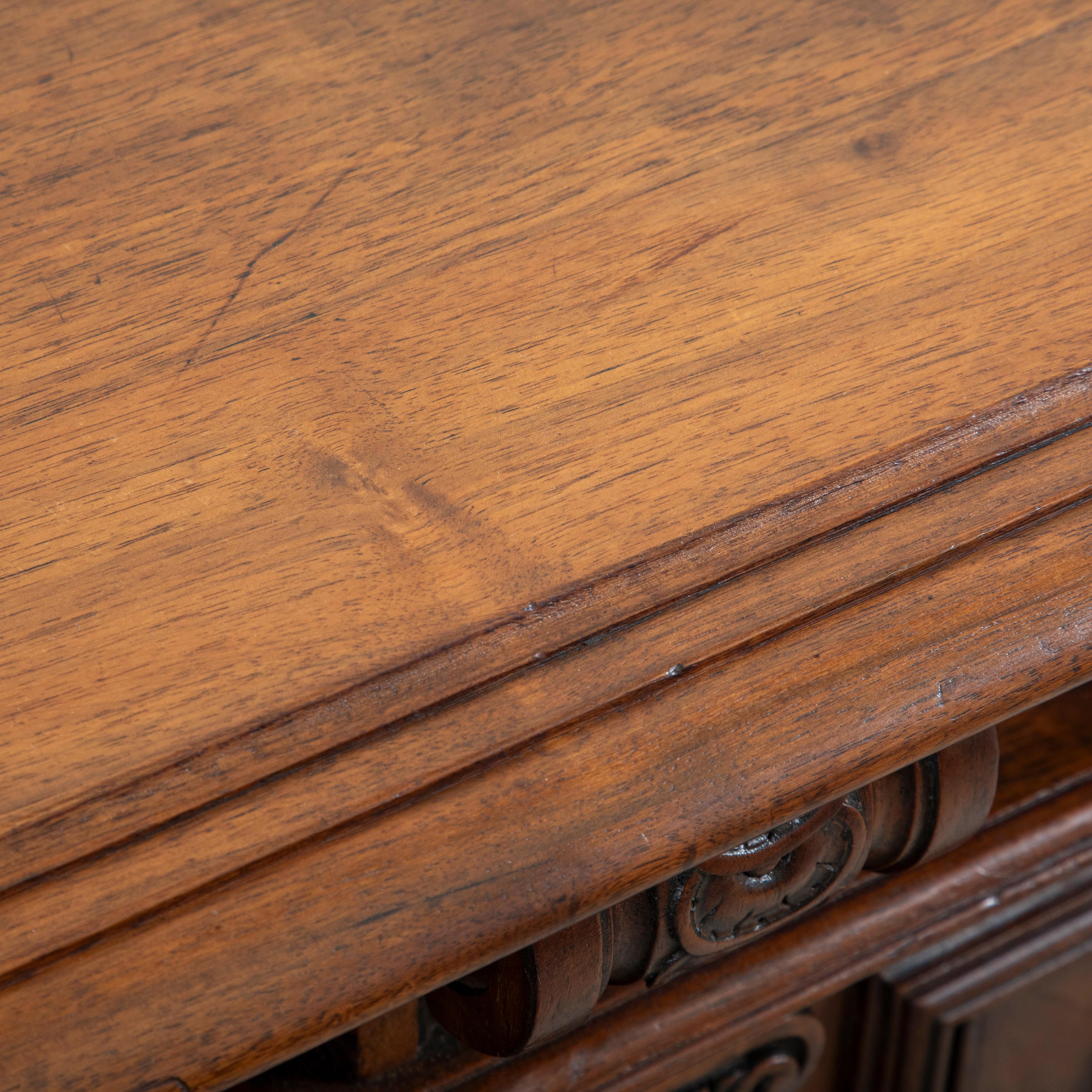 Credenza in noce in stile rinascimentale Henri II della fine del XIX secolo in vendita 8