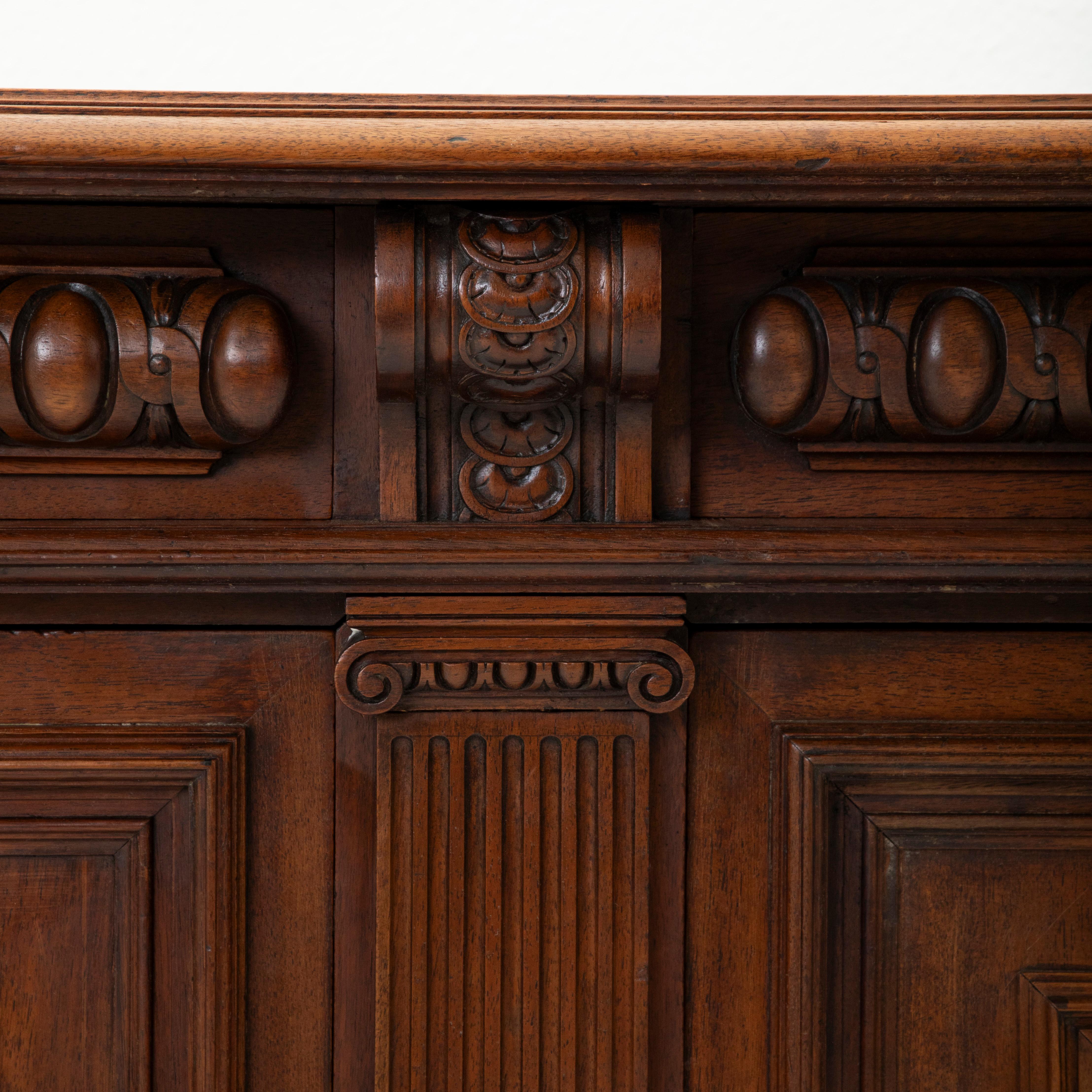 Credenza in noce in stile rinascimentale Henri II della fine del XIX secolo in vendita 11