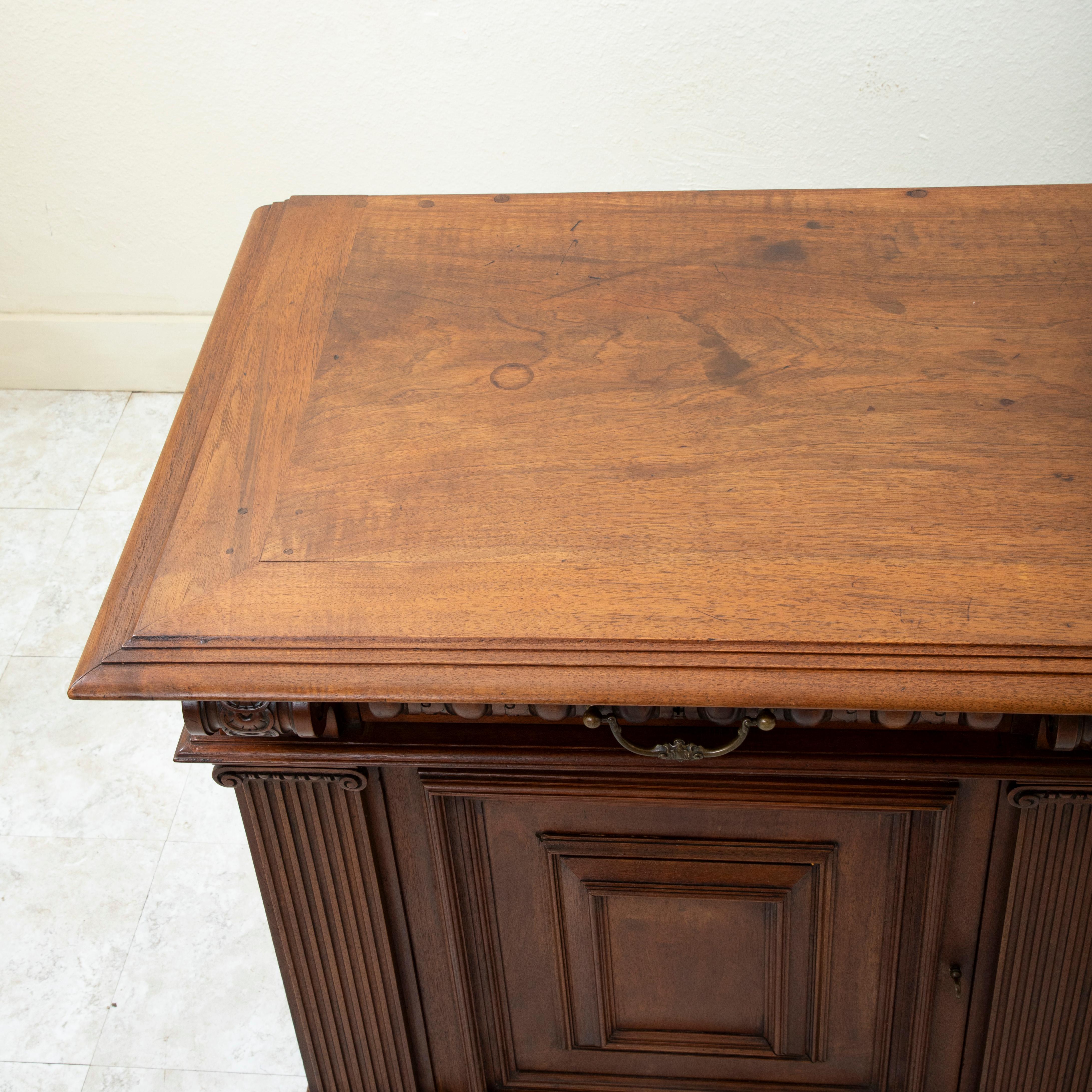 Credenza in noce in stile rinascimentale Henri II della fine del XIX secolo in vendita 14