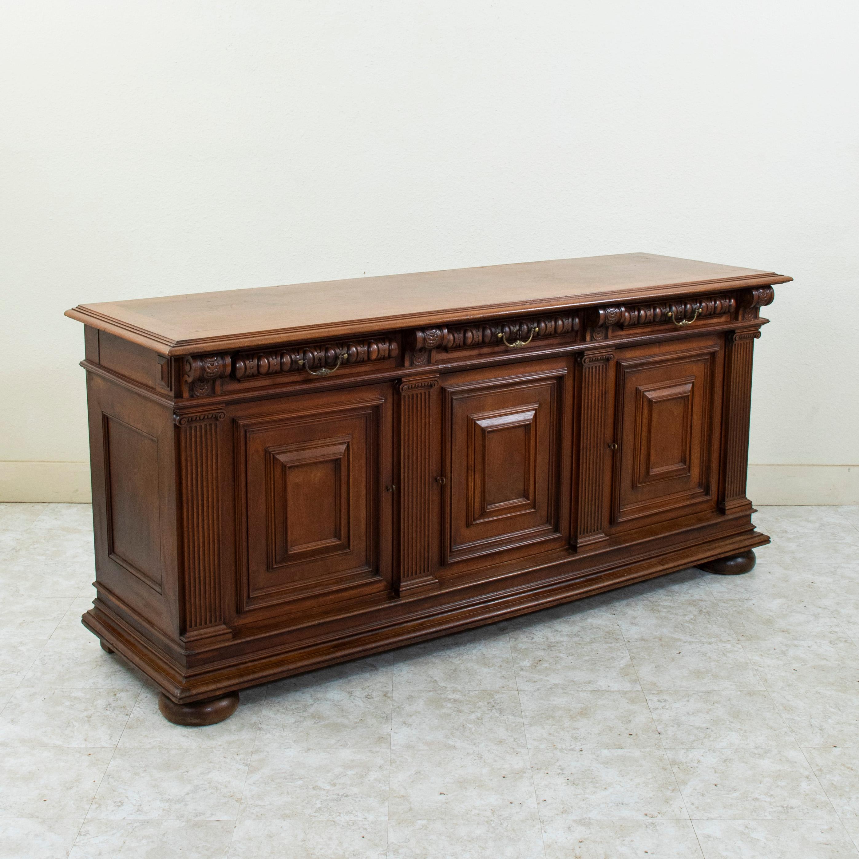 Rinascimento Credenza in noce in stile rinascimentale Henri II della fine del XIX secolo in vendita