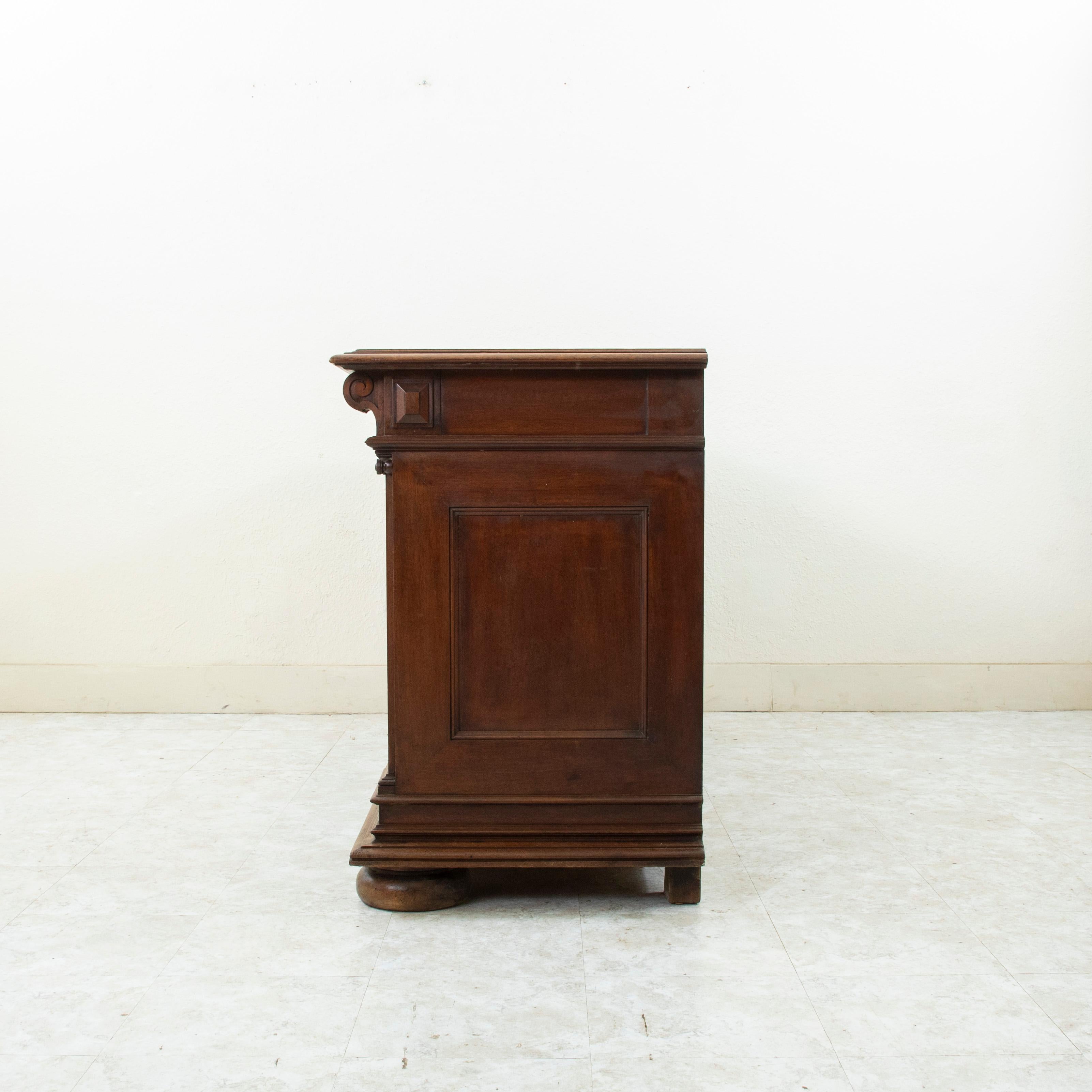 Francese Credenza in noce in stile rinascimentale Henri II della fine del XIX secolo in vendita