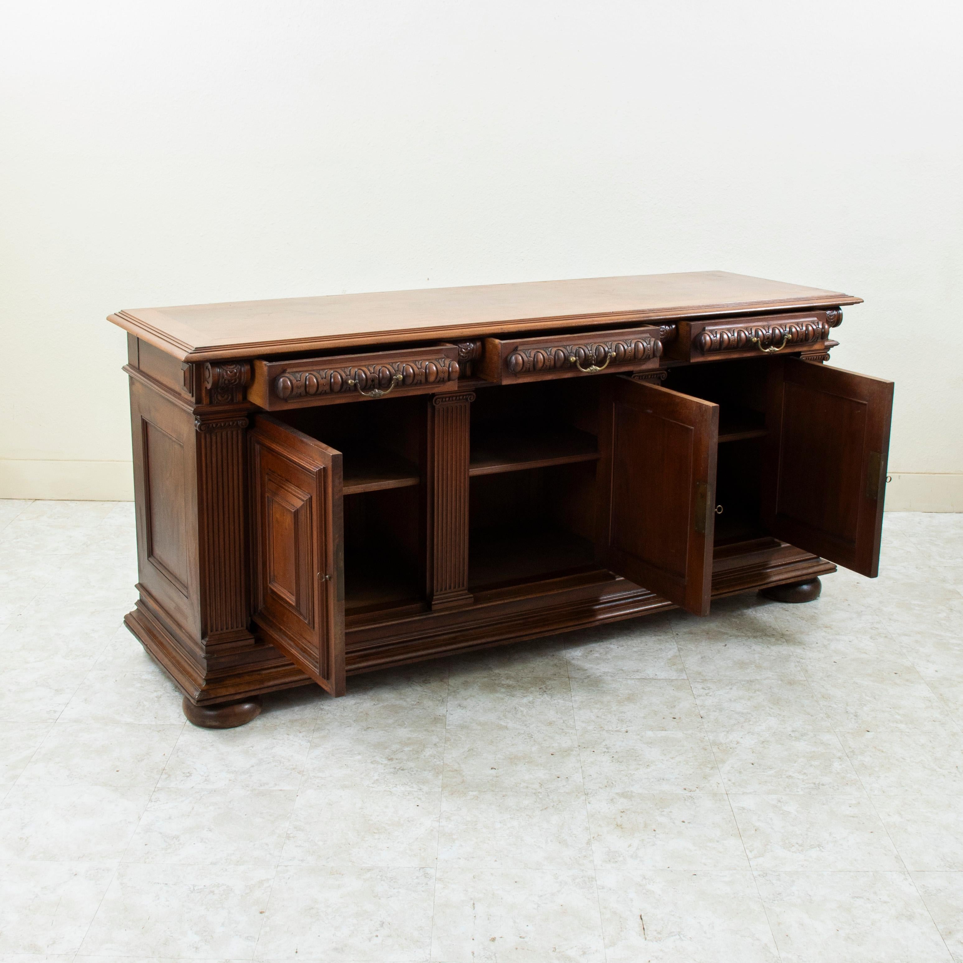 Credenza in noce in stile rinascimentale Henri II della fine del XIX secolo in vendita 1