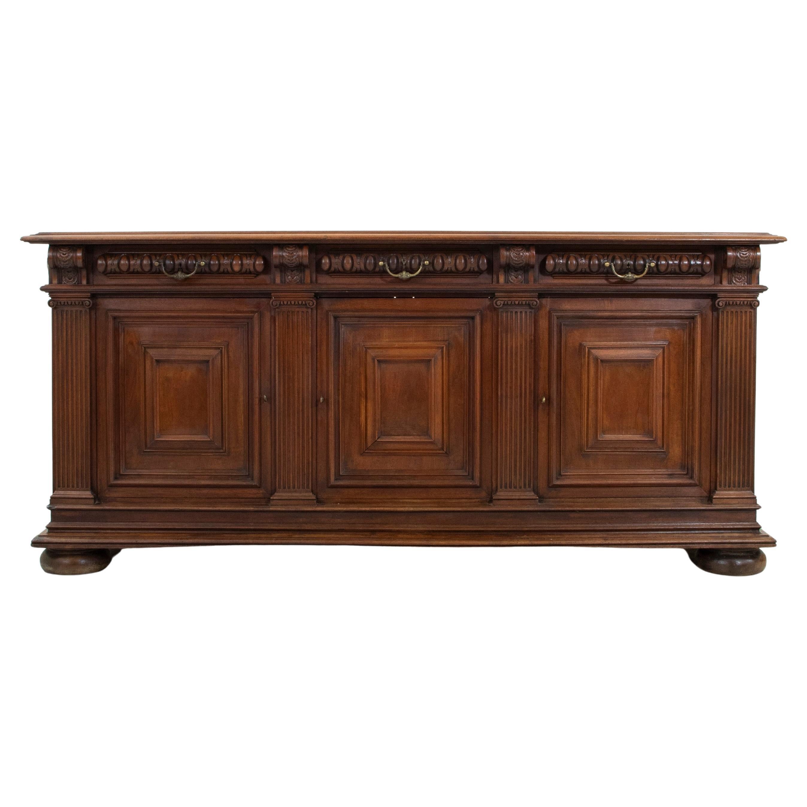 Credenza in noce in stile rinascimentale Henri II della fine del XIX secolo