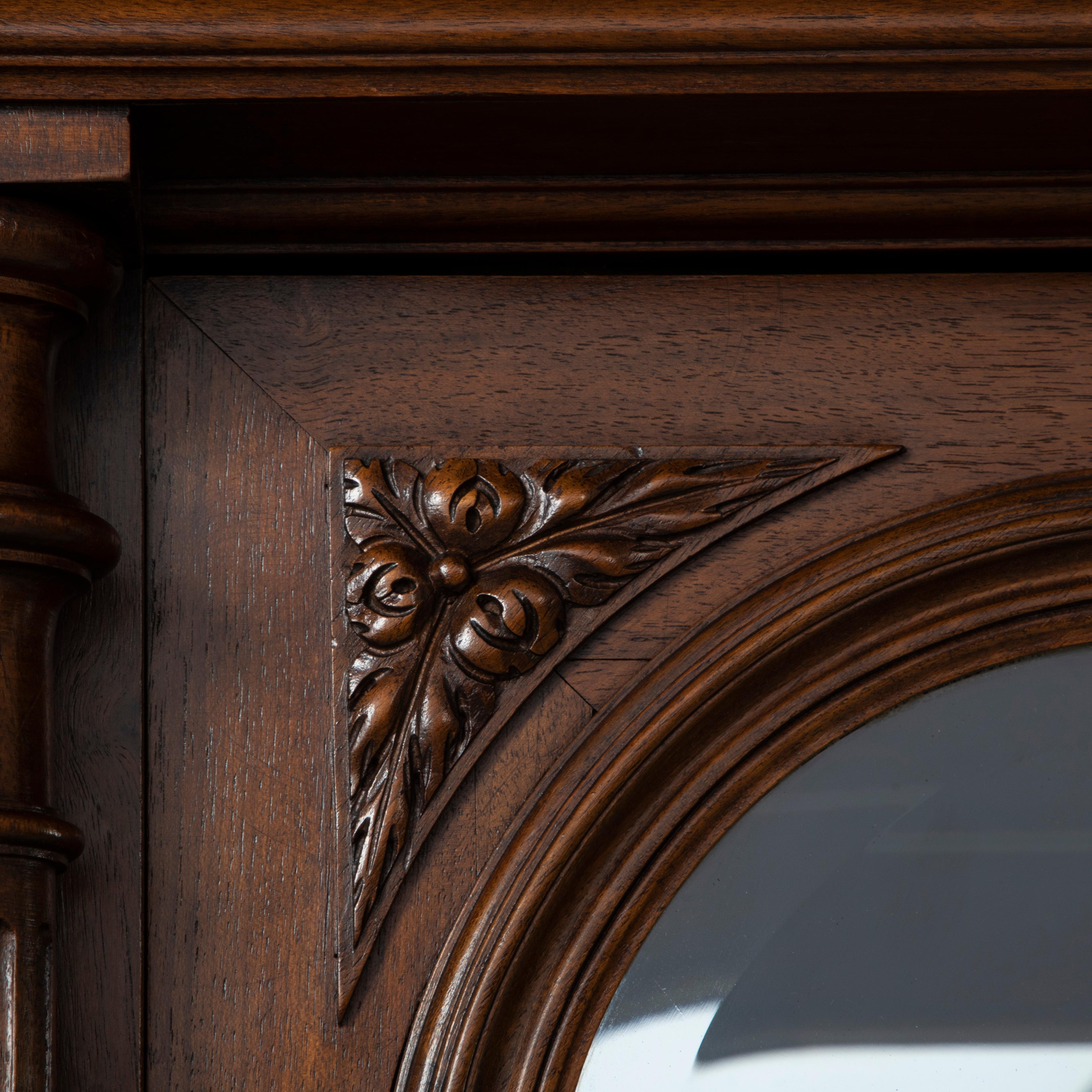 Late 19th Century French Henri II Style Hand Carved Walnut Vitrine For Sale 3